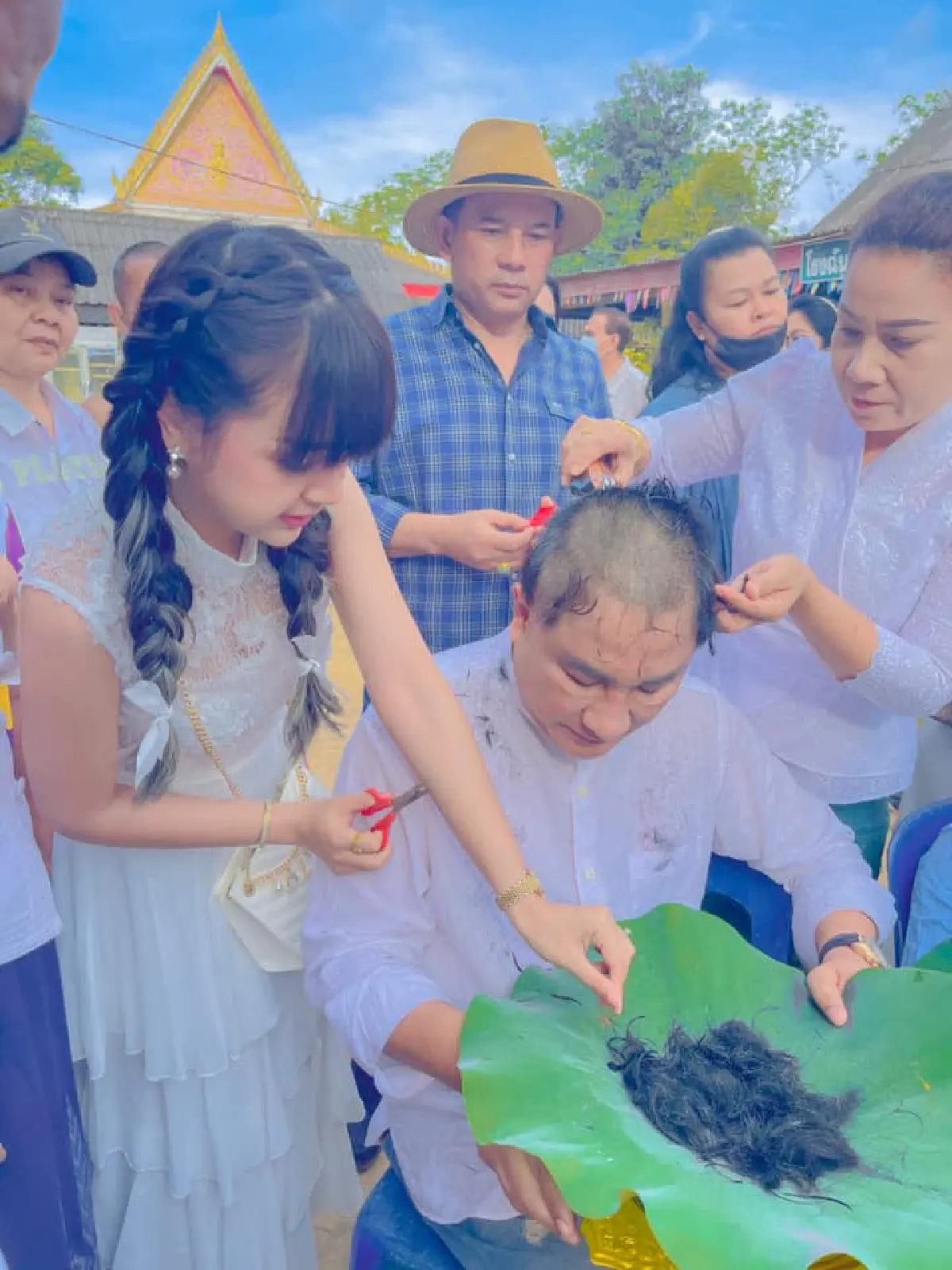 เอกชัย ศรีวิชัย เข้าพิธีอุปสมบทแล้ว ได้ฉายาว่า กิตติสาโร 