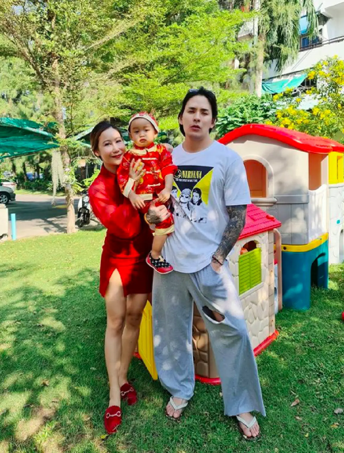 "แทค ภรัณยู" หวานต่อเนื่อง! จูบให้กำลังใจภรรยา พร้อมพร่ำถามว่ารักหรือเปล่า!?