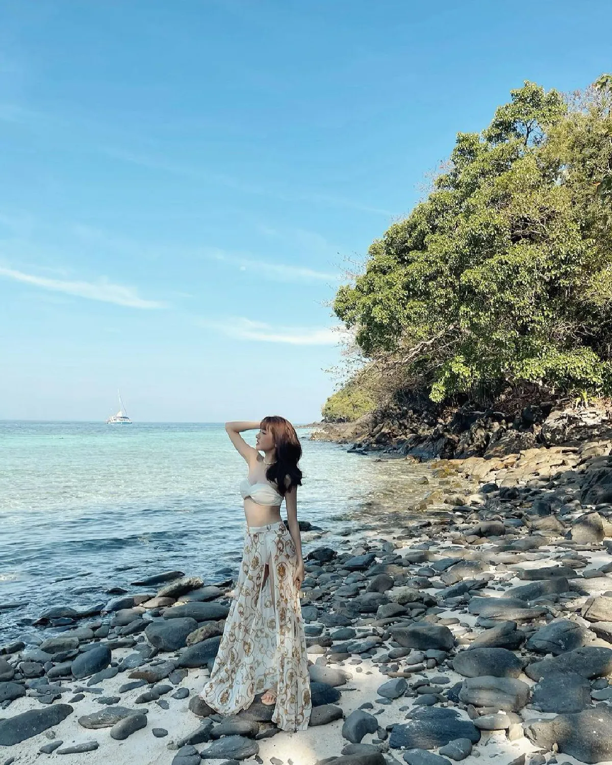 แกรนด์ เดอะสตาร์ จัดเต็มความเซ็กซี่ท้าแดด อวดผิวขาวจั๊วะกลางทะเล 