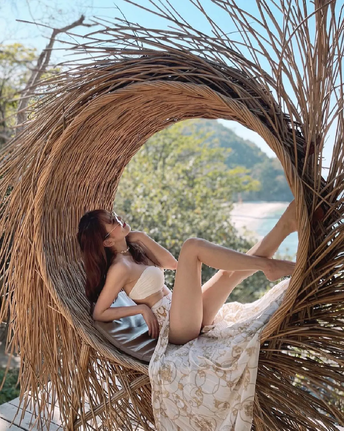 แกรนด์ เดอะสตาร์ จัดเต็มความเซ็กซี่ท้าแดด อวดผิวขาวจั๊วะกลางทะเล 