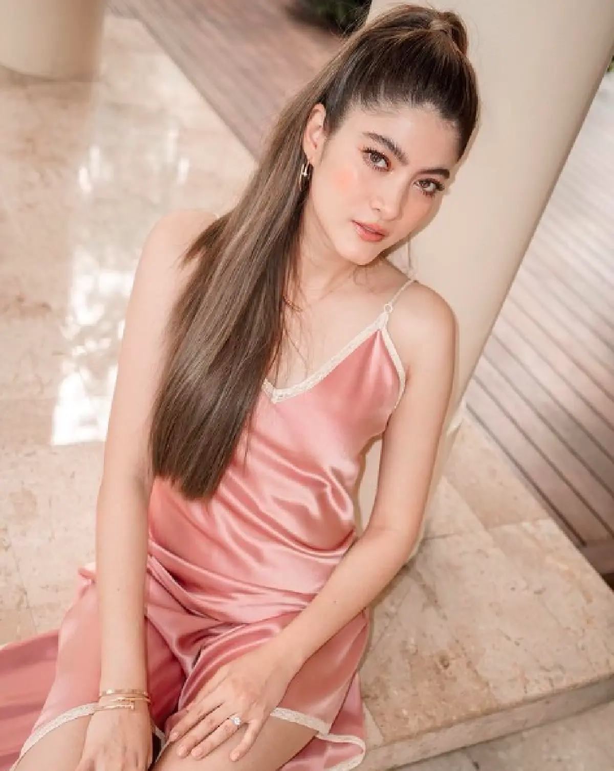 “มาร์กี้ ราศรี” แปลงร่างเป็นแม่เสือสาว เซลฟี่อวดความแซ่บกระแทกตา