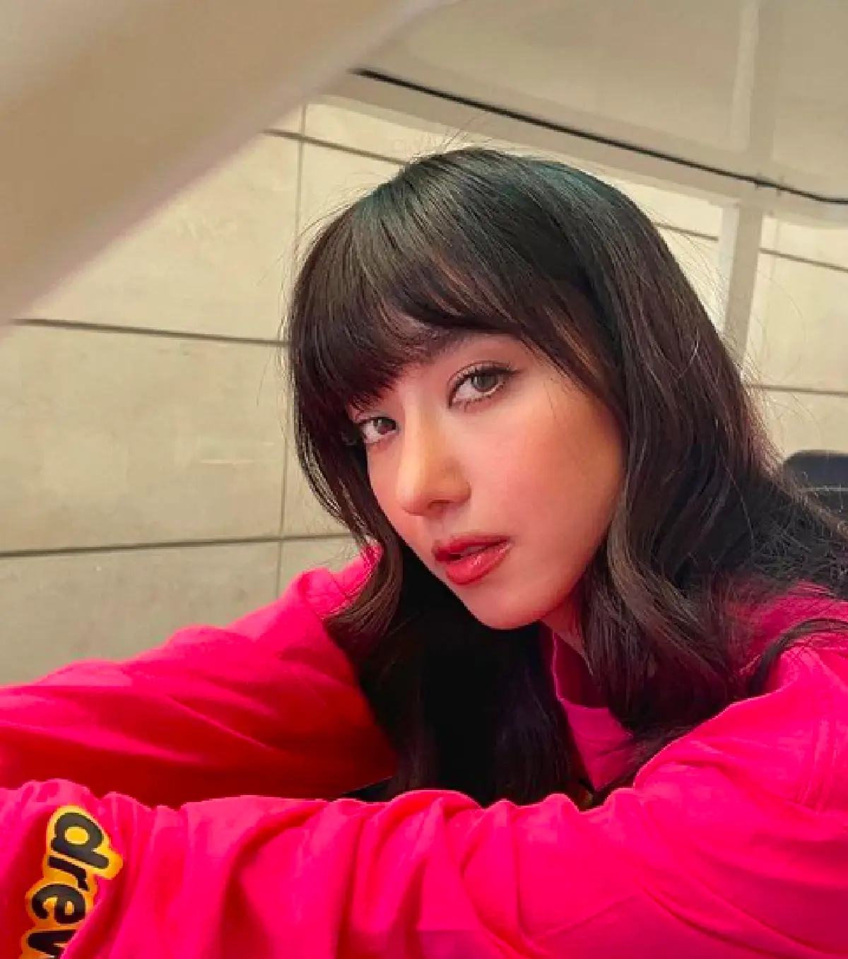 “ไอซ์ อภิษฎา” มาในลุคใหม่สุดปัง หน้าเด็กลง แถมคล้าย “ลิซ่า Blackpink”