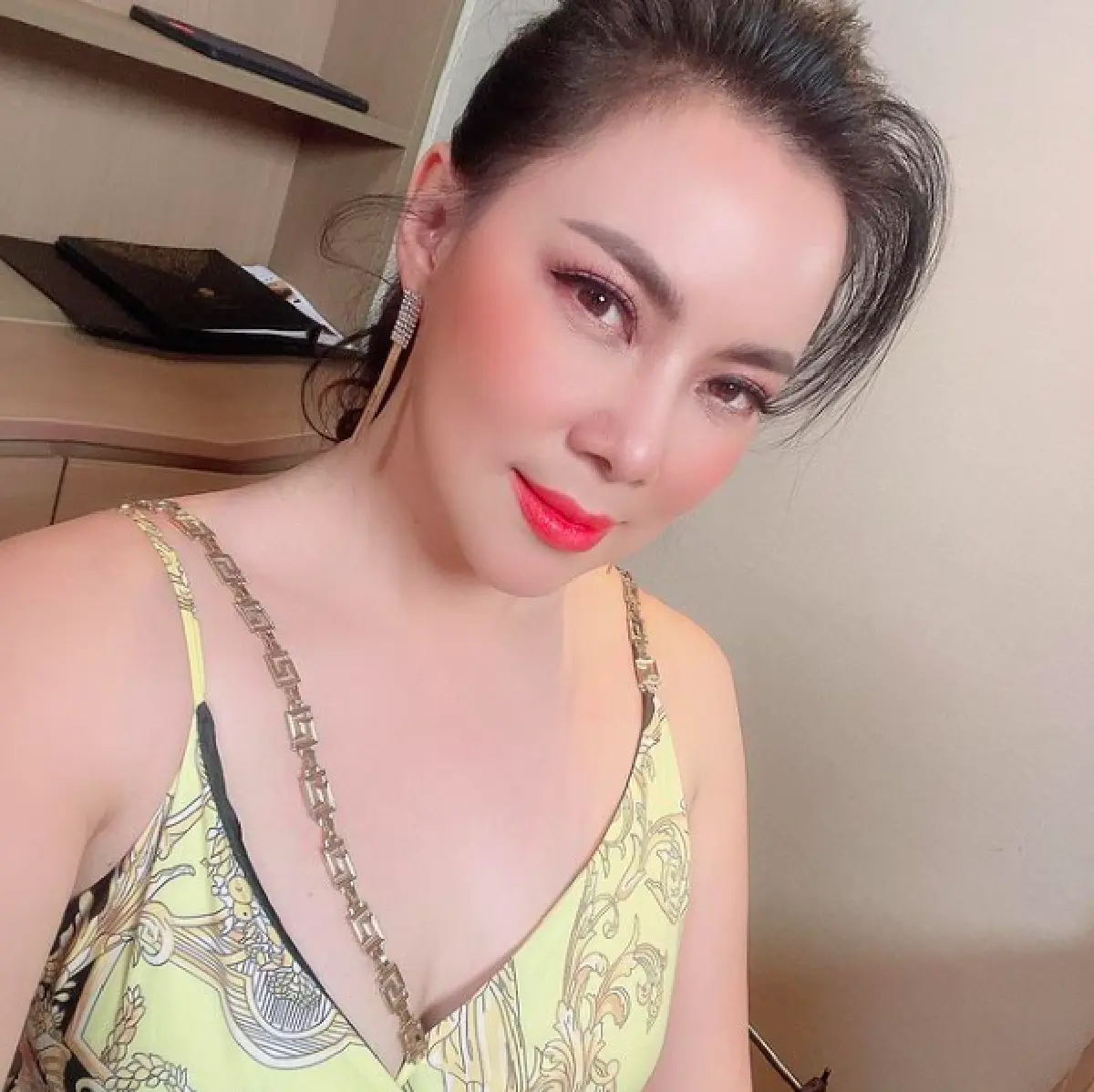 มหากาพย์โลกสองใบ! "บุ๋ม" ขอโทษ "จั๊กจั่น" จี้อดีตผจก. ออกมารับผิด  