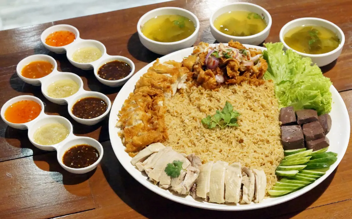 ชิมข้าวมันไก่สามพี่น้อง ธุรกิจของสามหนุ่มเจนใหม่ อร่อยสามสไตล์หลากหลายอารมณ์