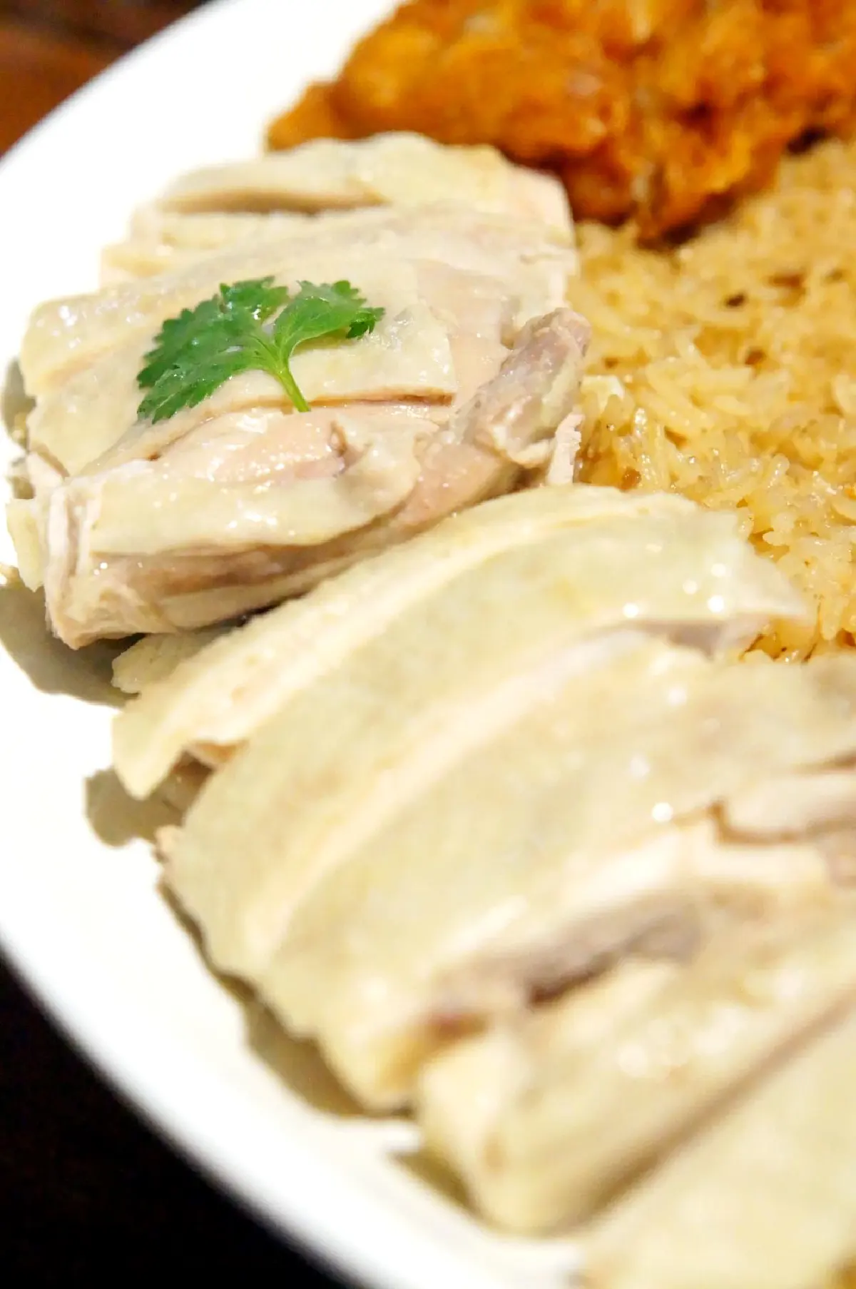 ชิมข้าวมันไก่สามพี่น้อง ธุรกิจของสามหนุ่มเจนใหม่ อร่อยสามสไตล์หลากหลายอารมณ์