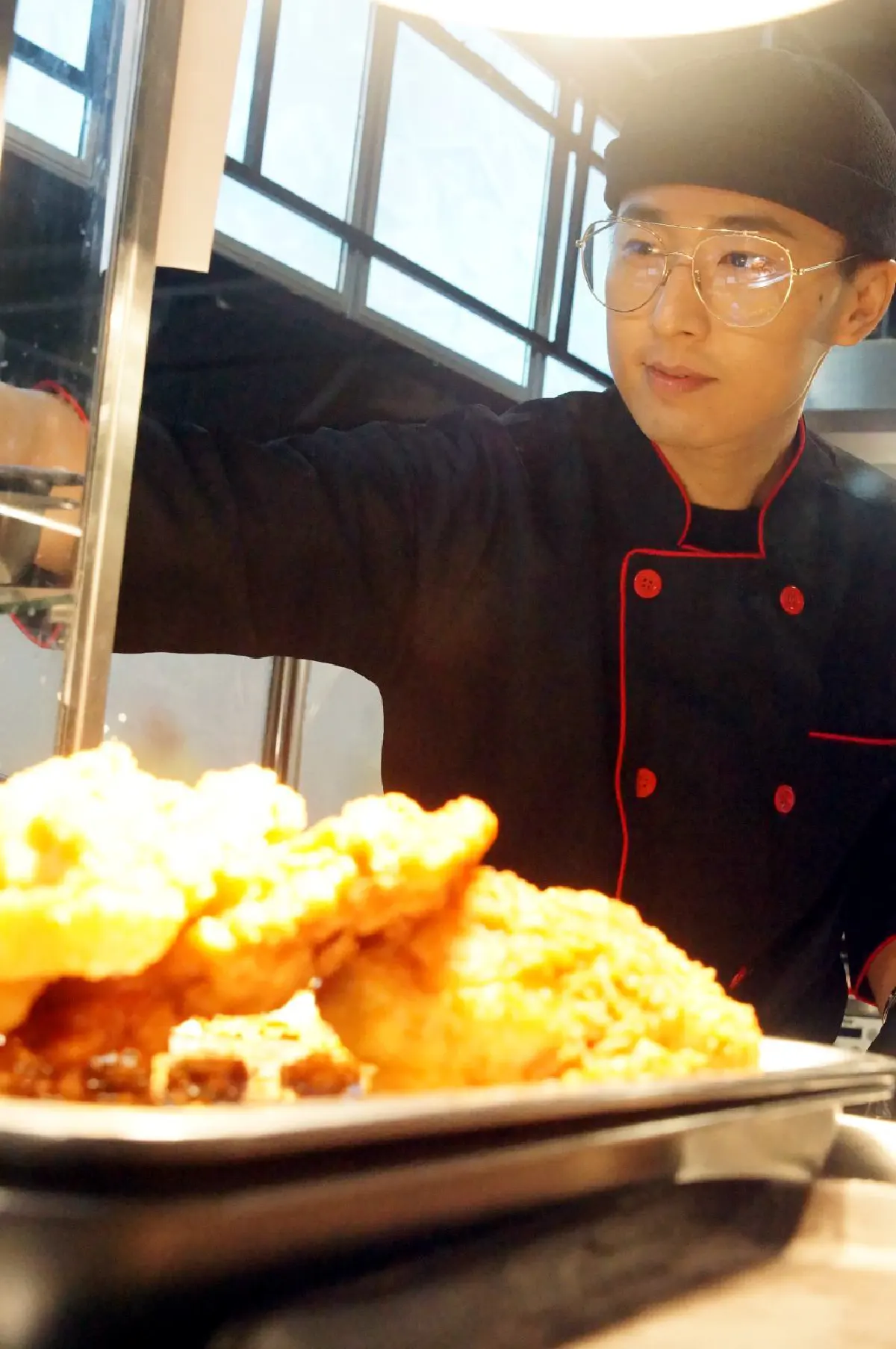 ชิมข้าวมันไก่สามพี่น้อง ธุรกิจของสามหนุ่มเจนใหม่ อร่อยสามสไตล์หลากหลายอารมณ์