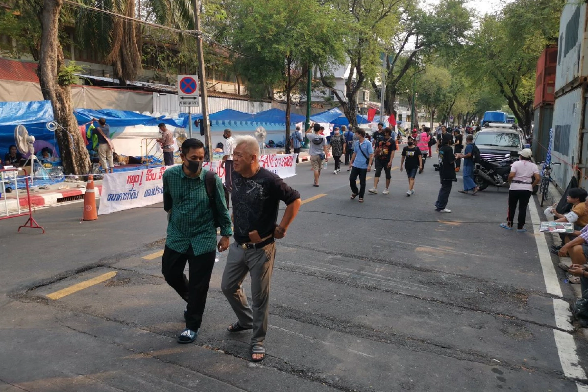 เดินทะลุฟ้าV.2ถึงทำเนียบฯประกาศปักหลักยาว