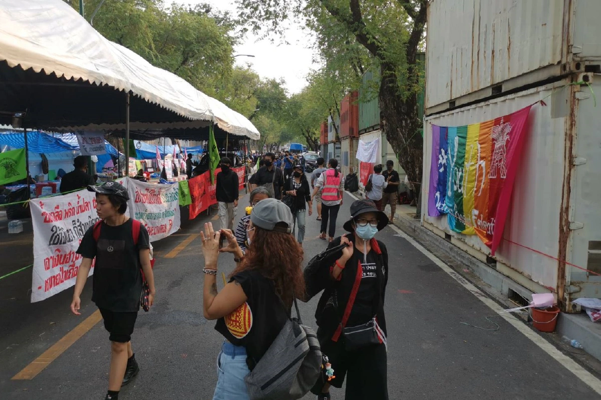 เดินทะลุฟ้าV.2ถึงทำเนียบฯประกาศปักหลักยาว