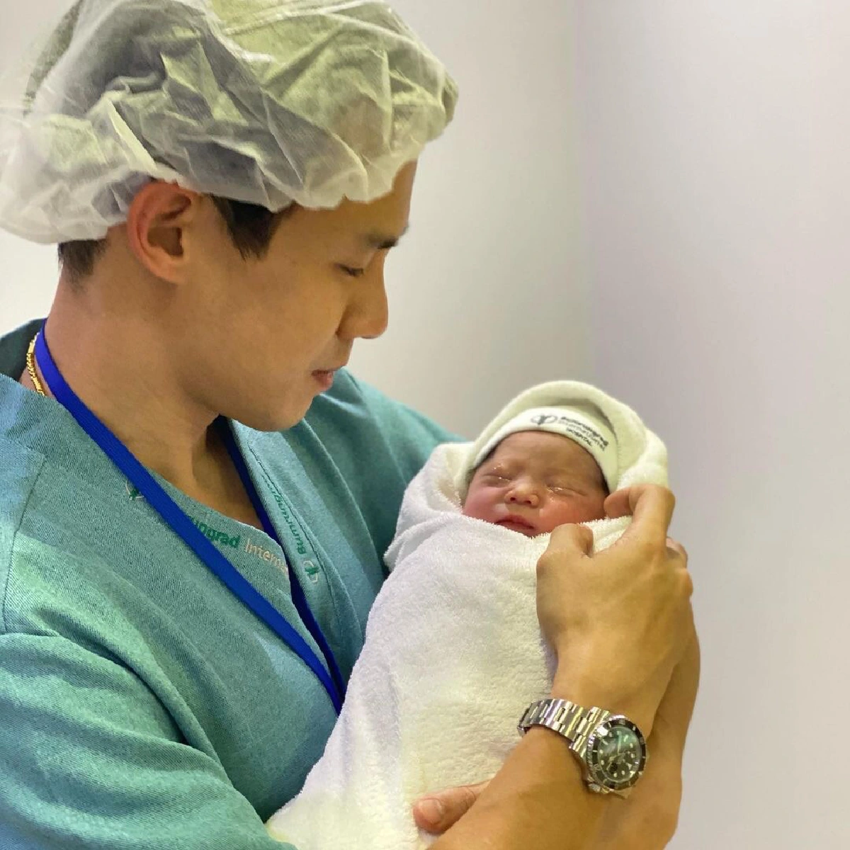 “ณัฏฐ์” สุดแฮปปี้! “นาน่า” คลอดลูกสาวแล้ว น่ารักน่าเอ็นดูสุดๆ 