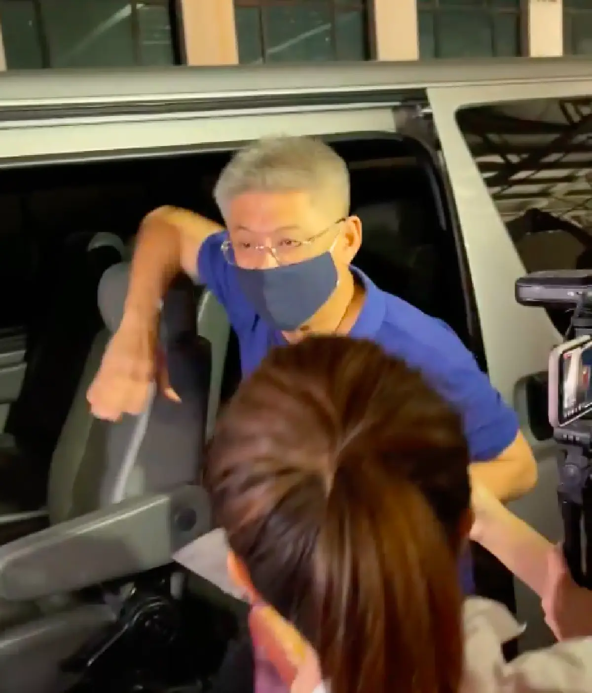 วันนี้ที่รอคอย! “ไบรท์” ปล่อยโฮ โผเข้ากอด “สรยุทธ” หลังพ้นเรือนจำ 