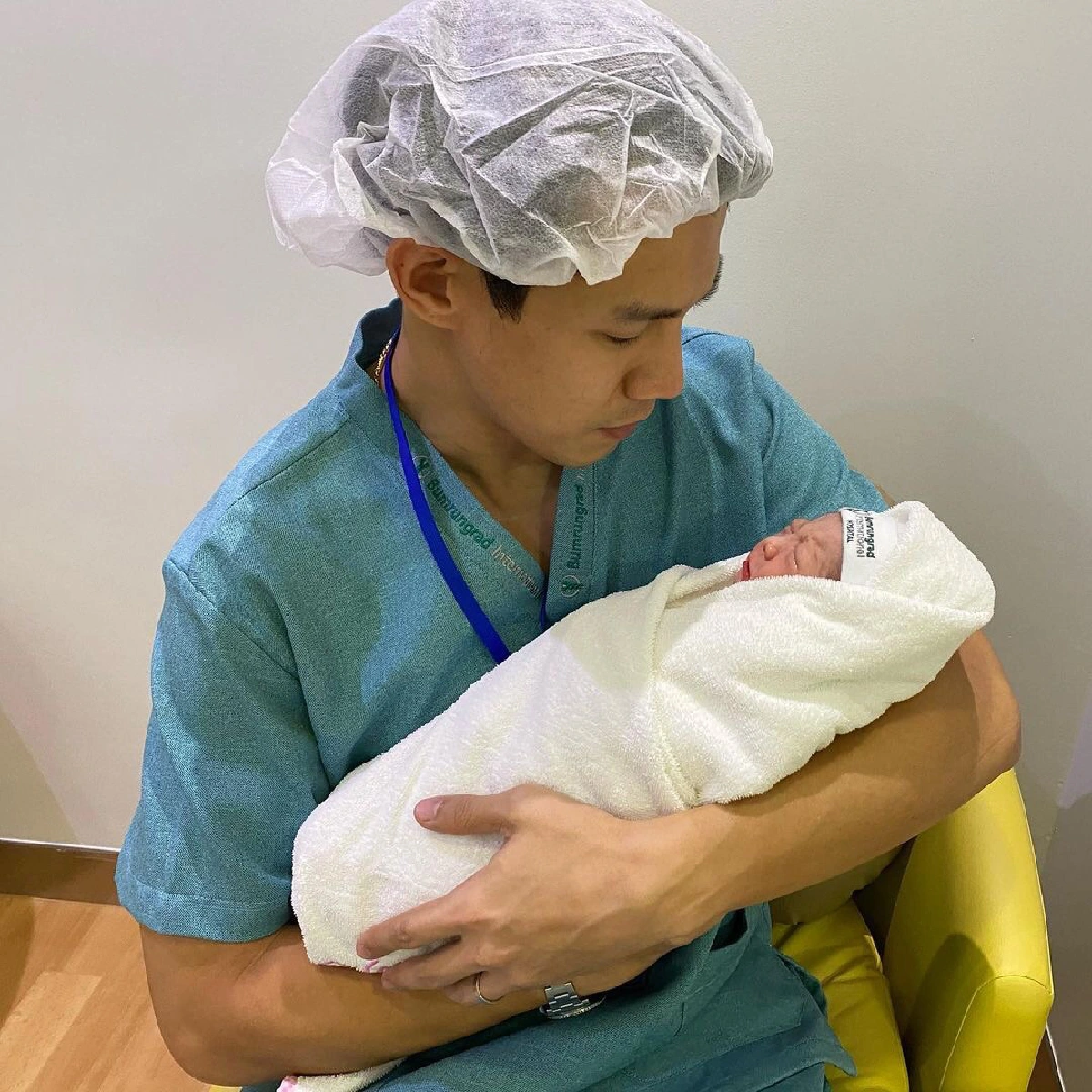 “ณัฏฐ์” สุดแฮปปี้! “นาน่า” คลอดลูกสาวแล้ว น่ารักน่าเอ็นดูสุดๆ 