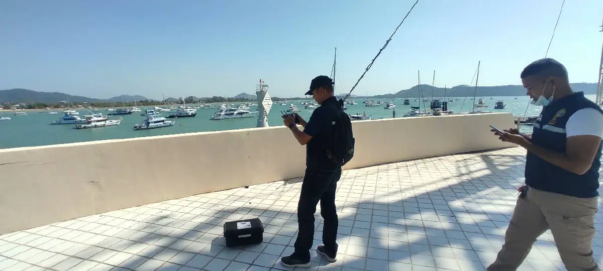 ทหารเรือส่งโดรนบินไล่ล่าจระเข้บริเวณท่าเทียบเรืออ่าวฉลอง