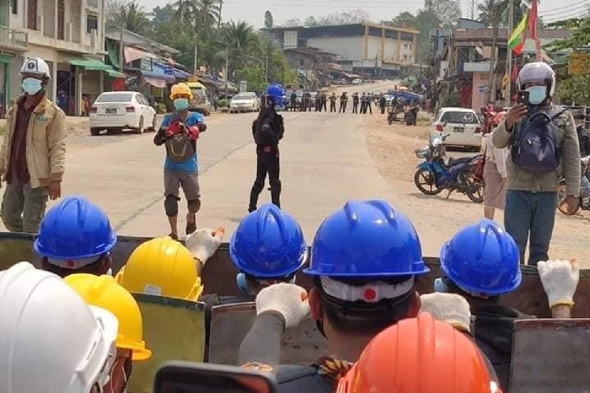 ส่องอุปกรณ์ป้องกันสลายม็อบชาวเมียนมาเมืองพญาตองซู 