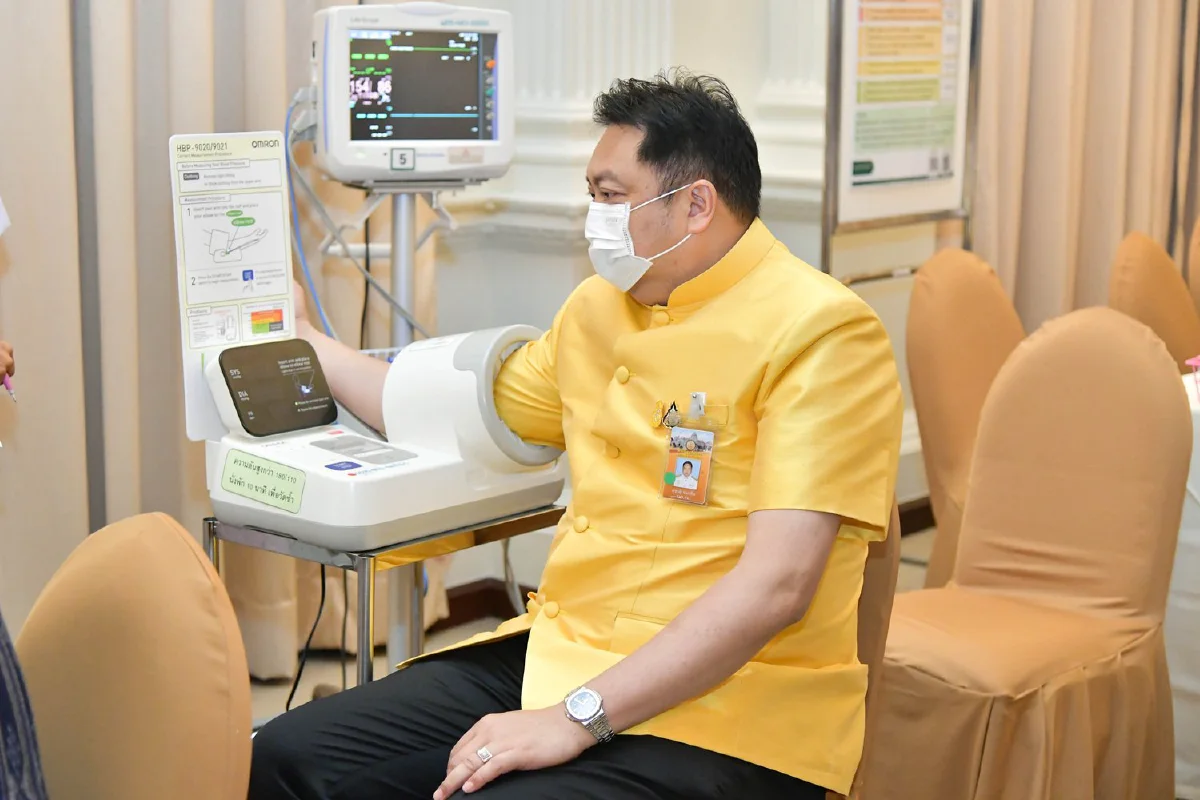 ภาพชุด "ประยุทธ์" นำครม.ฉีดวัคซีนป้องกันโควิด