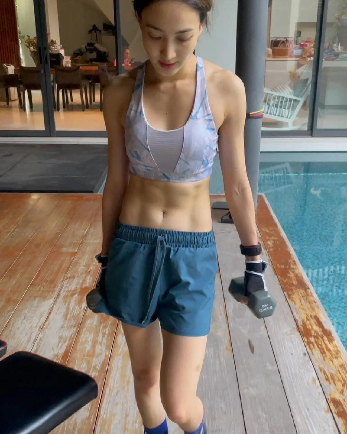 แต้ว ณฐพร จัดเต็มความเซ็กซี่ โชว์กล้ามท้องขาวเนียน