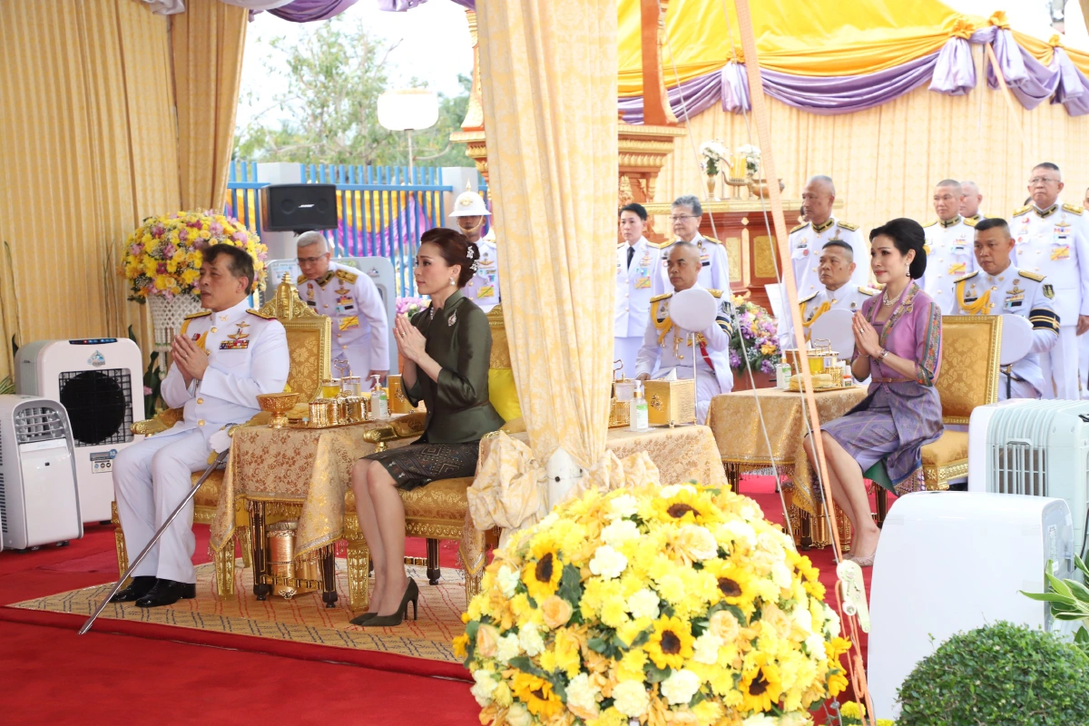 ในหลวงเสด็จฯเปิดอาคารที่ทำการศาลเยาวชนและครอบครัวจังหวัดสุพรรณบุรี