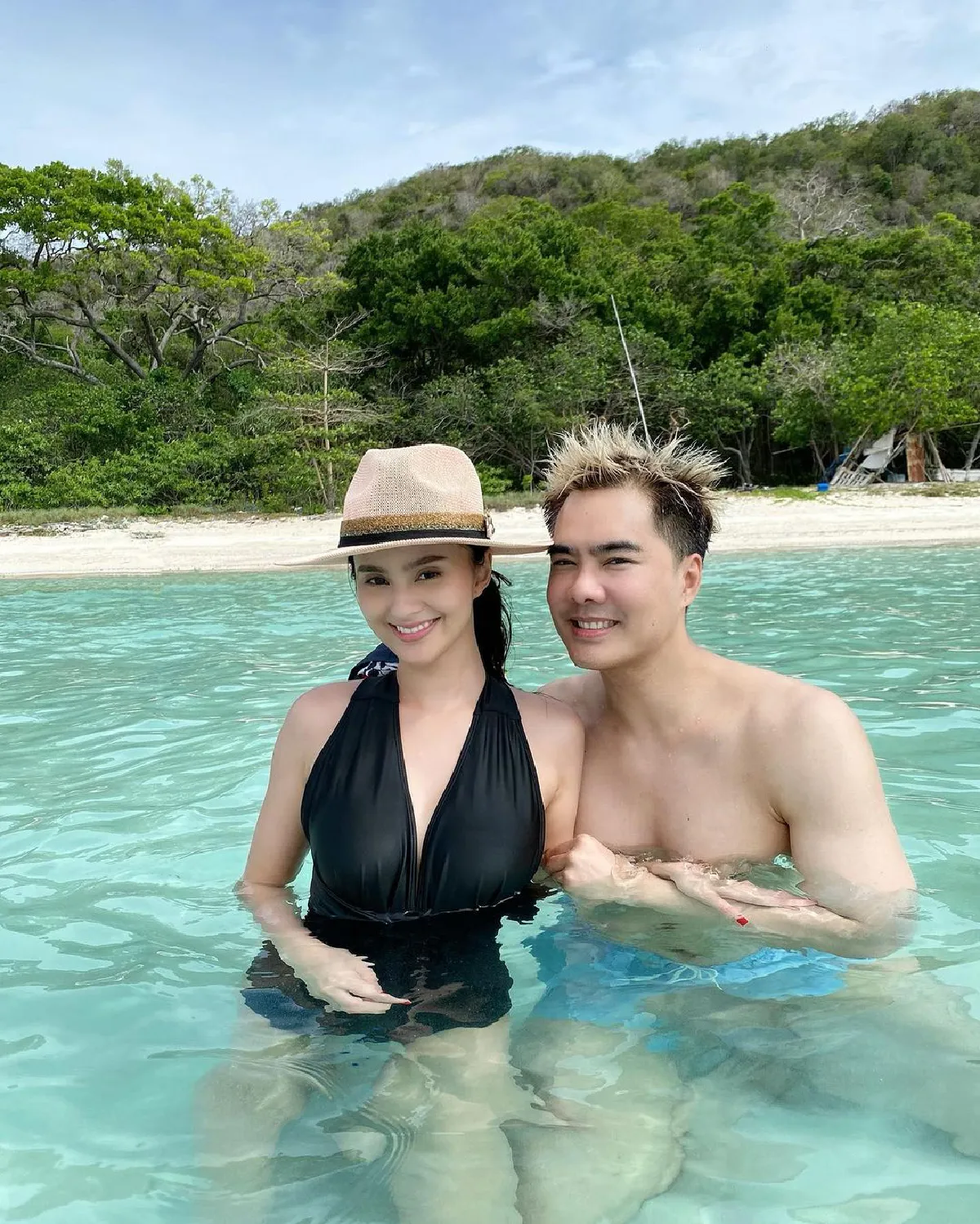 เตียงหักจริง! เคลลี่ ธนะพัฒน์ ยอมรับเลิกภรรยารุ่นน้อง นาย ชนุชตรา แล้ว