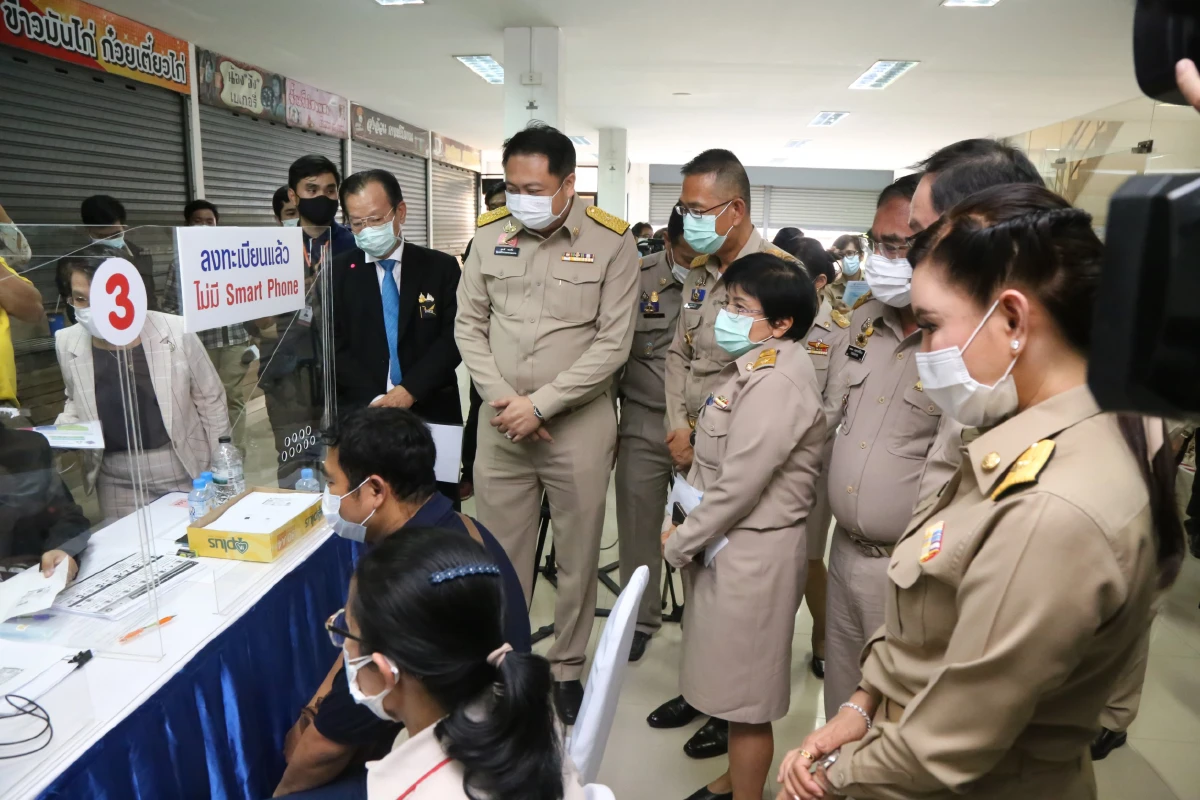 “สุชาติ” รมว.แรงงาน ลงพื้นที่ตรวจเยี่ยมการให้บริการ ศูนย์ประสานงานทบทวนสิทธิ ม33เรารักกันฯ และหน่วยเคลื่อนที่ สปส.ปทุมธานี