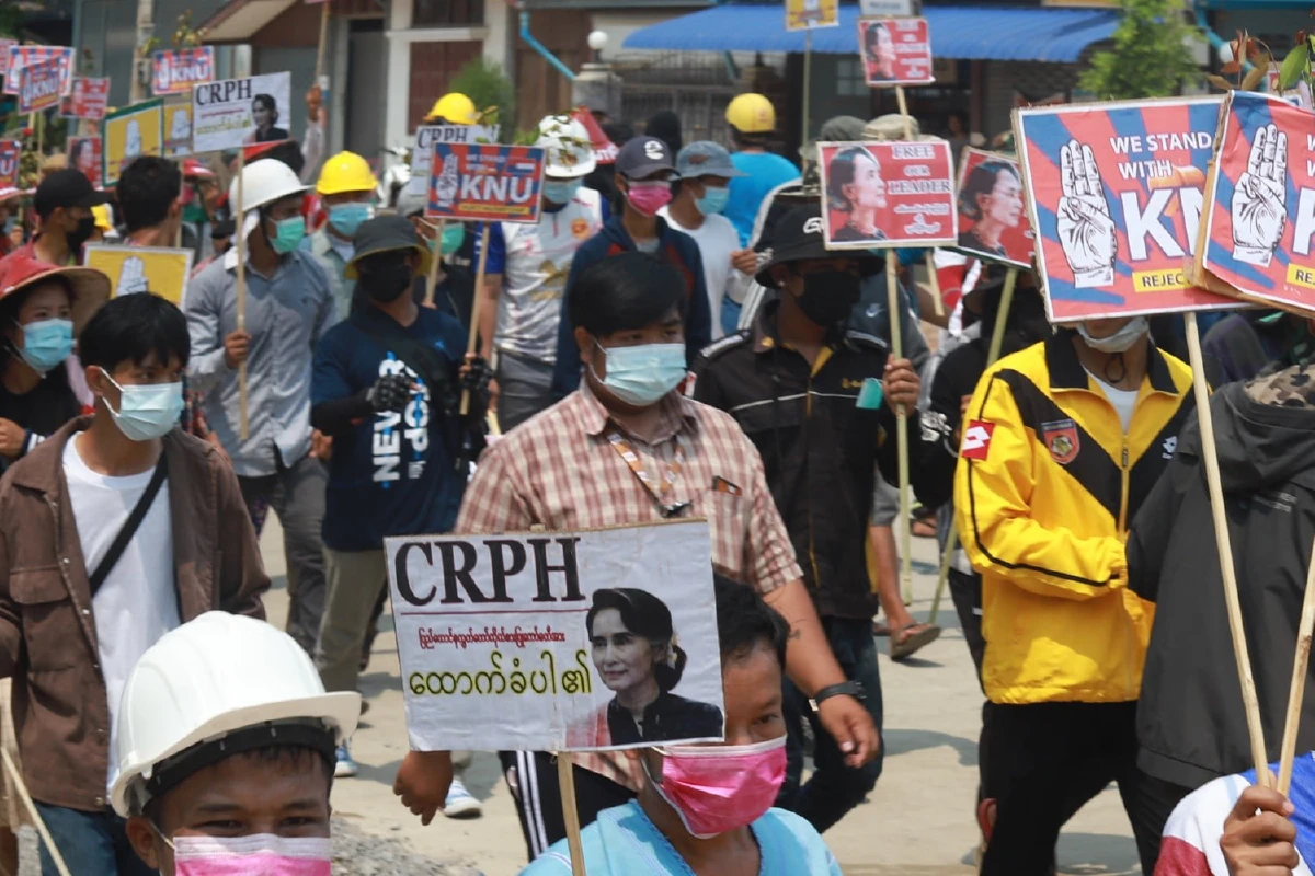 ส่องอุปกรณ์ป้องกันสลายม็อบชาวเมียนมาเมืองพญาตองซู 