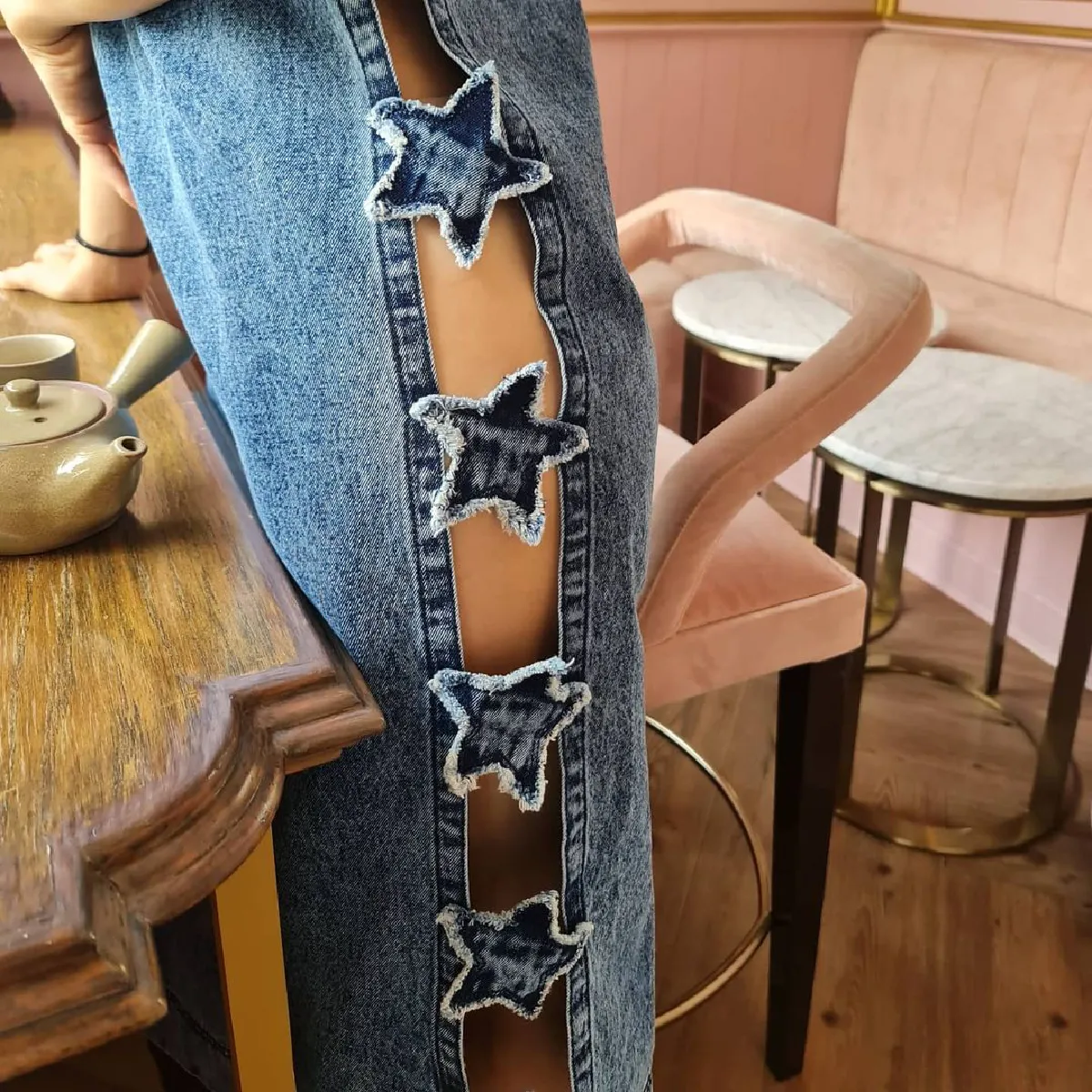 ชุดชิมชา! คริส หอวัง อวดลุคสวยแซ่บ..แหวกข้างทั้งตัวรับซัมเมอร์