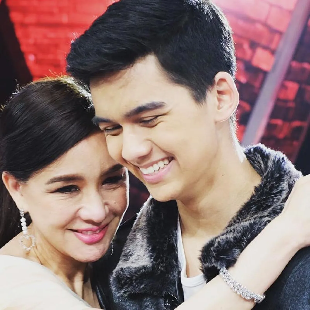 นิโคล สุดซึ้ง! เผยเบื้องหลัง น้องทิกเกอร์ อดทนรอ 6 ชม.กว่าจะได้ออกมาเซอร์ไพรส์แม่