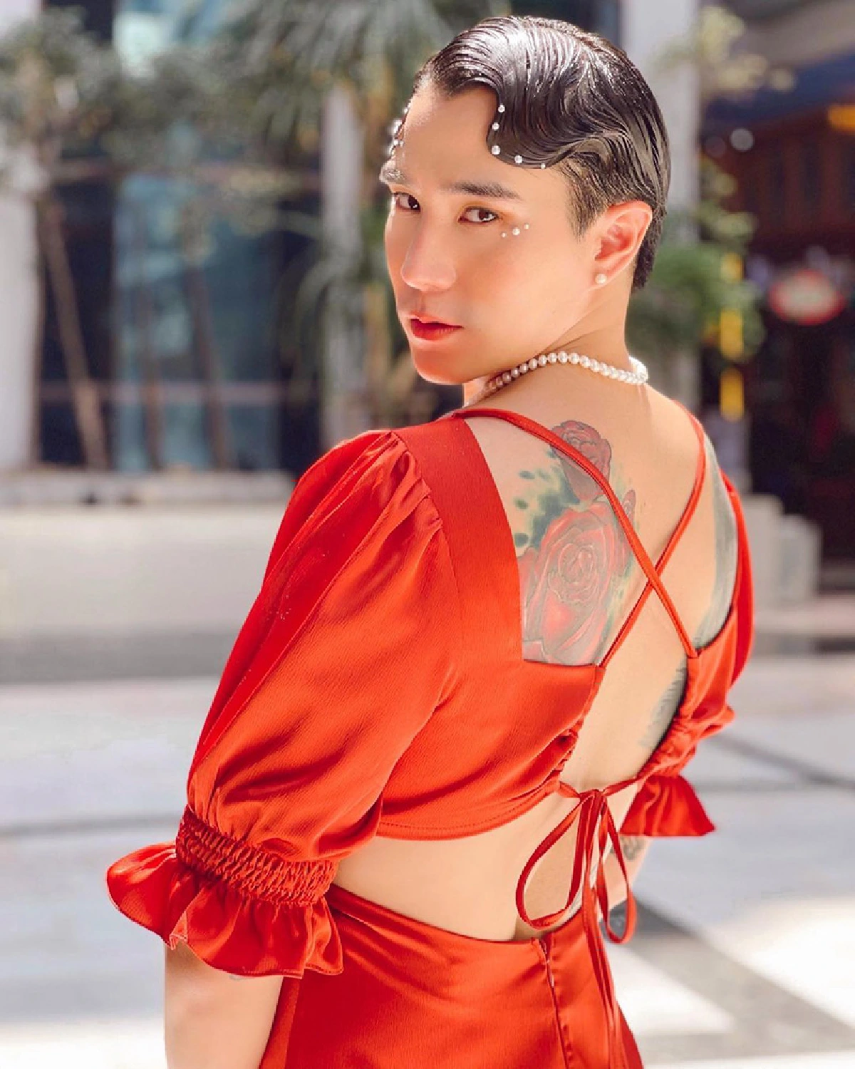 เขื่อน เคโอติก กับแฟชั่นจัดจ้าน ภูมิใจในความหลากหลายทางเพศ