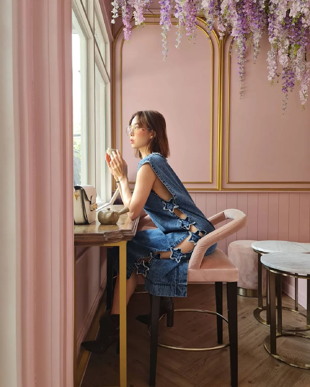 ชุดชิมชา! คริส หอวัง อวดลุคสวยแซ่บ..แหวกข้างทั้งตัวรับซัมเมอร์