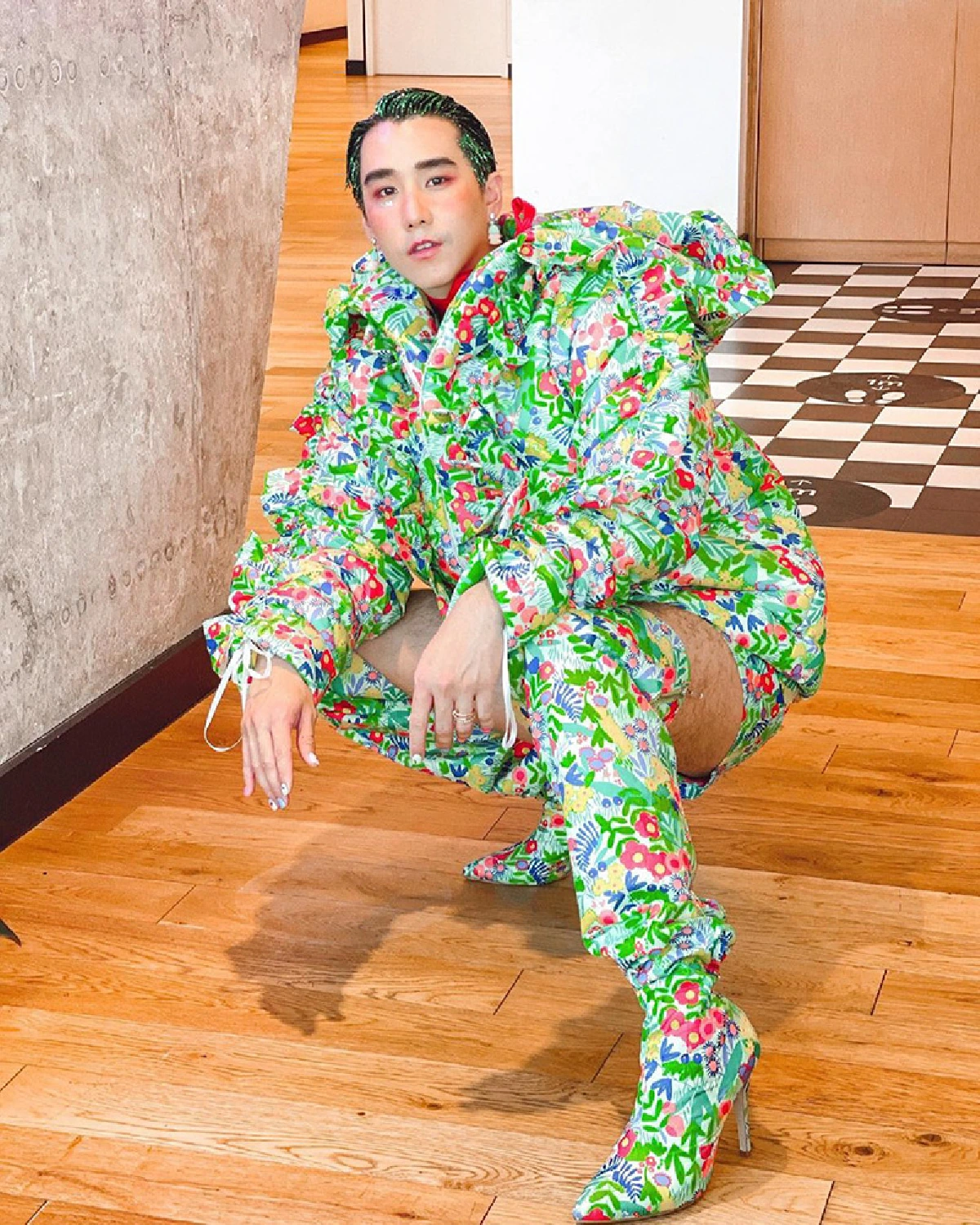 เขื่อน เคโอติก กับแฟชั่นจัดจ้าน ภูมิใจในความหลากหลายทางเพศ