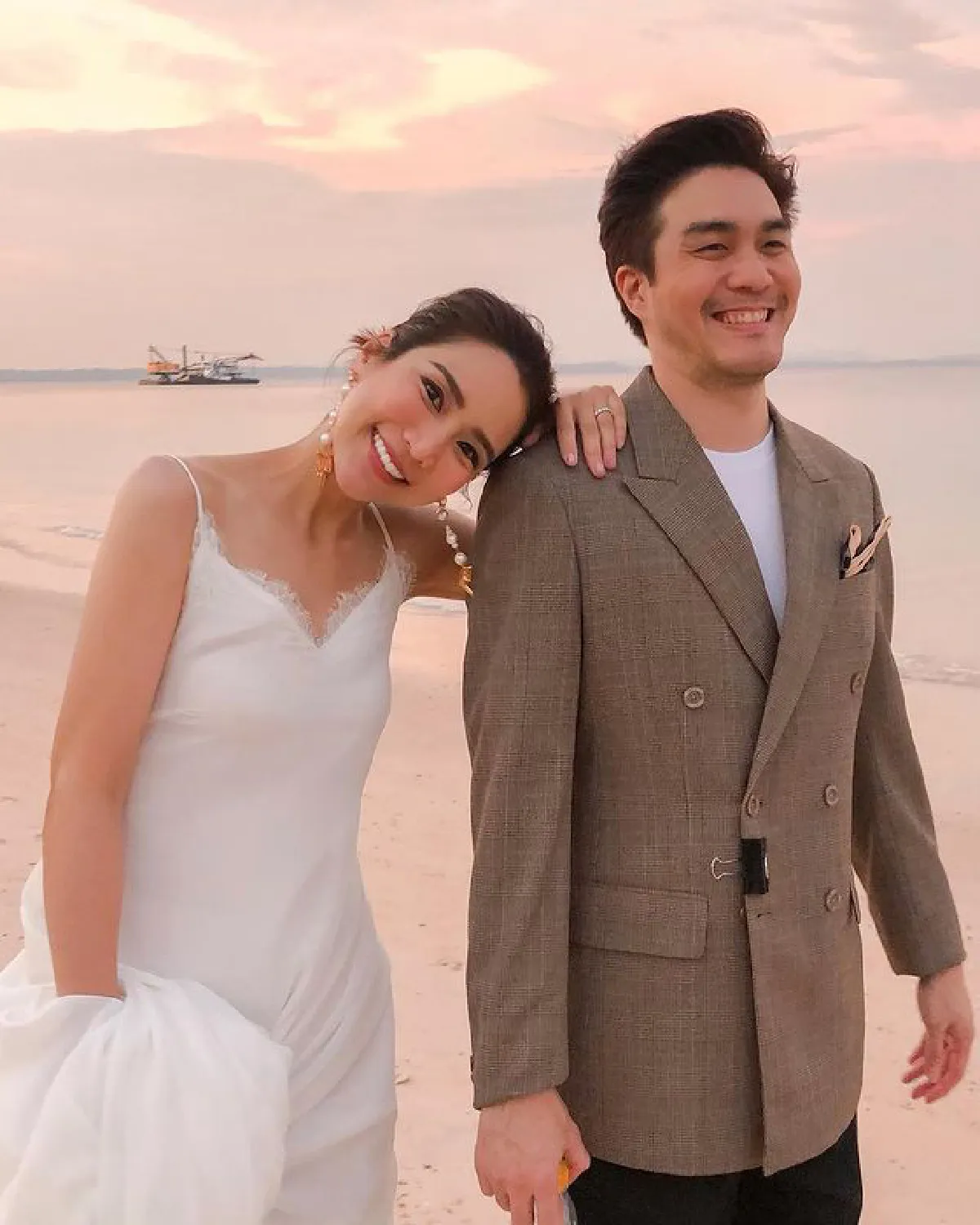 หวานต่อจ่อคิวแต่ง! จั๊กจั่น อคัมย์สิริ ปล่อยภาพพรีเวดดิ้งสุดฟินอีกเซ็ต