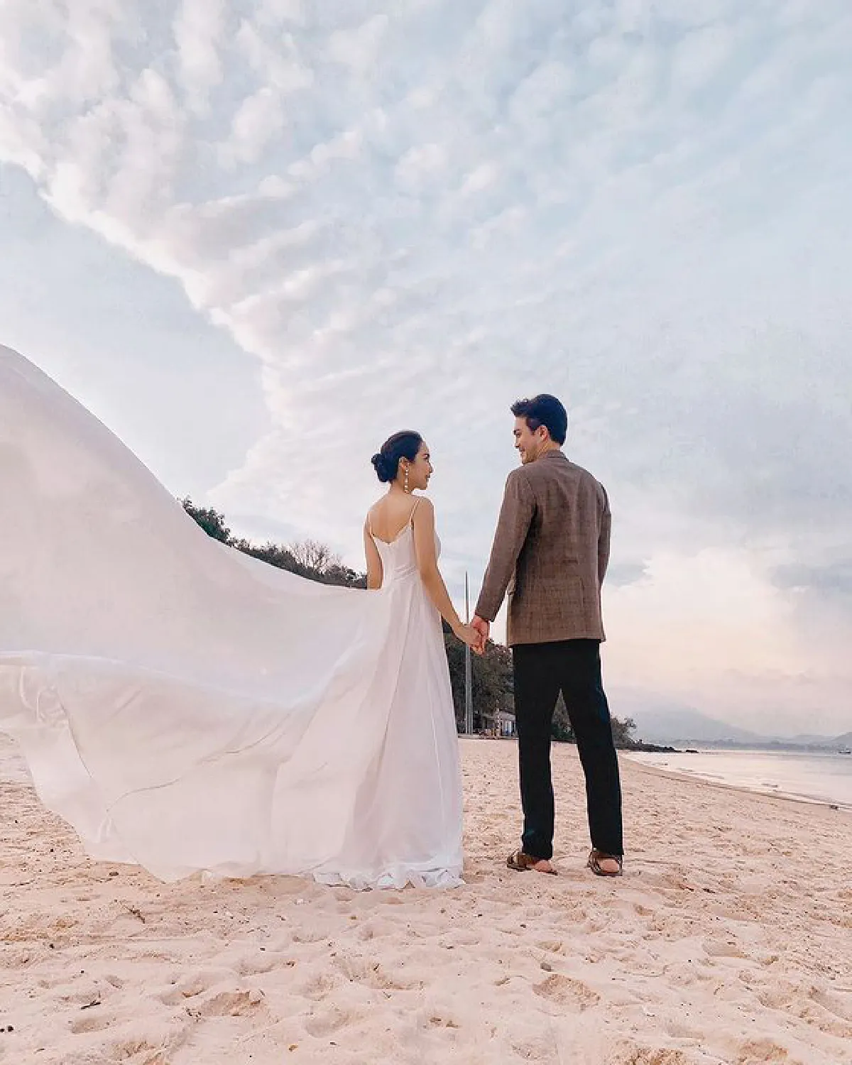 หวานต่อจ่อคิวแต่ง! จั๊กจั่น อคัมย์สิริ ปล่อยภาพพรีเวดดิ้งสุดฟินอีกเซ็ต