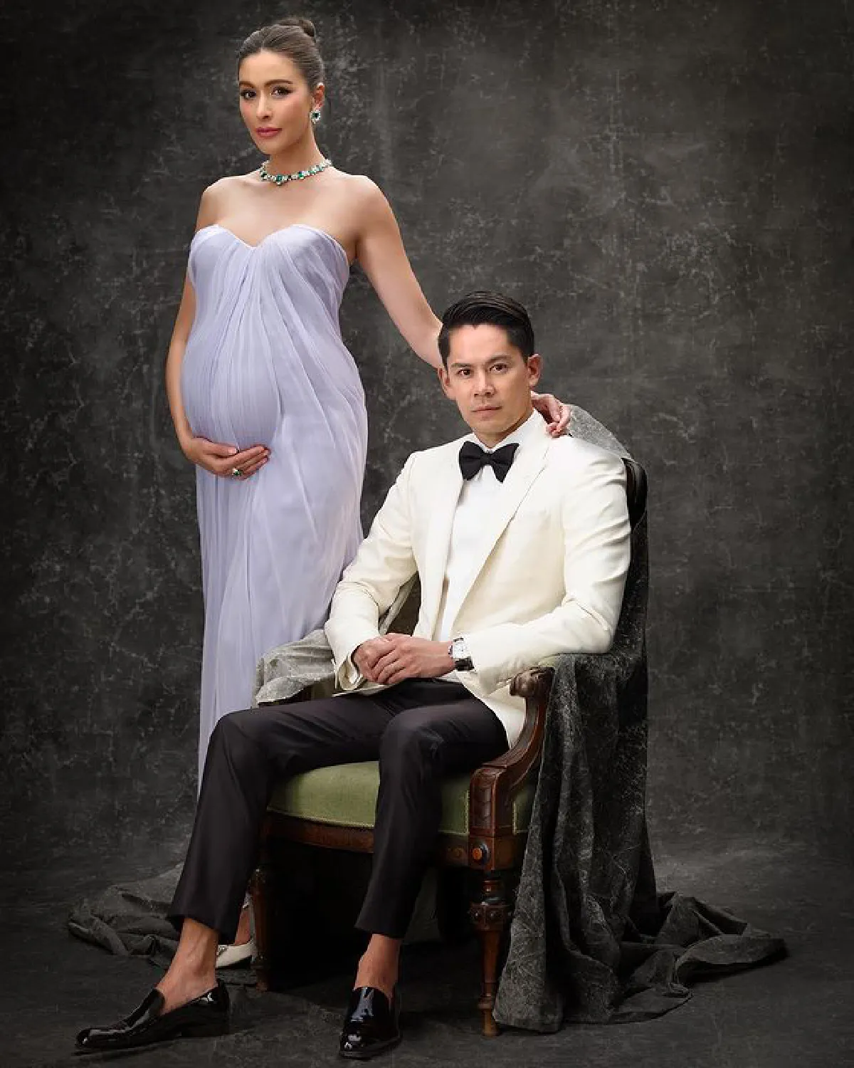 "ศรีริต้า" ควงสามี "กรณ์ ณรงค์เดช" ถ่ายรูปครอบครัวก่อนคลอด สวยหรูผู้ดีสุด! 