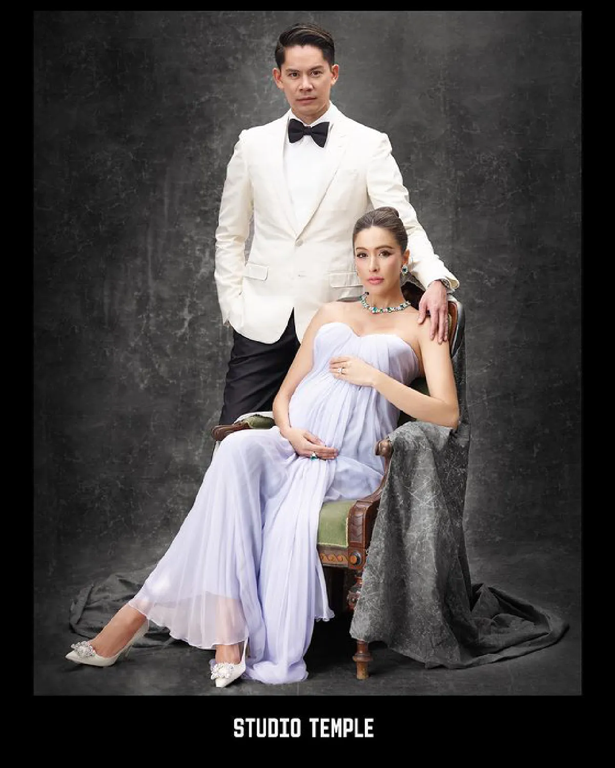 "ศรีริต้า" ควงสามี "กรณ์ ณรงค์เดช" ถ่ายรูปครอบครัวก่อนคลอด สวยหรูผู้ดีสุด! 