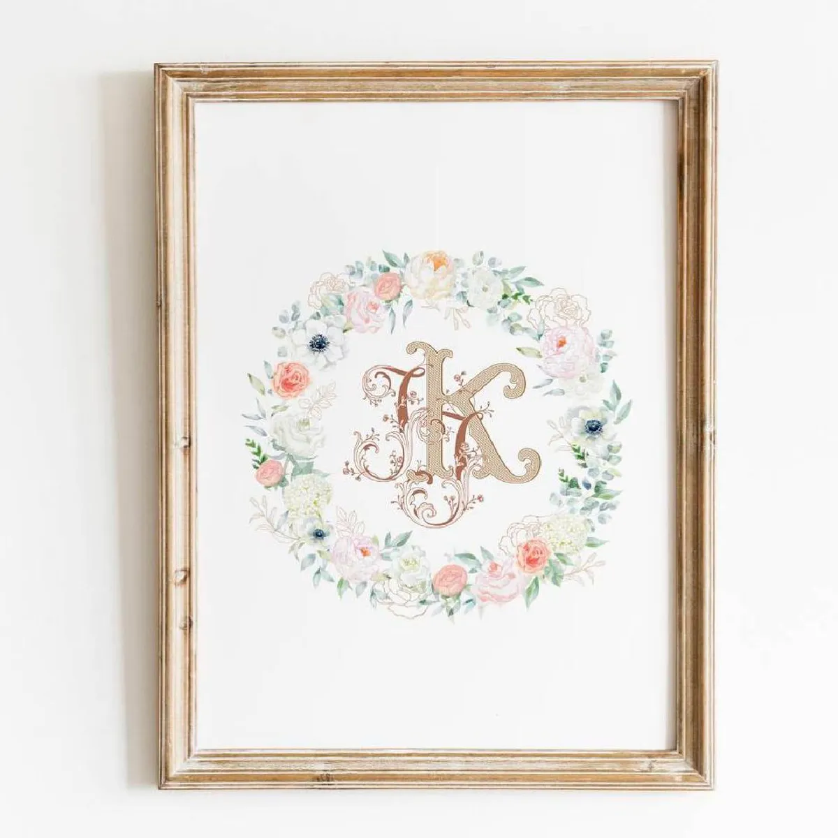 จั๊กจั่น โชว์ภาพการ์ดแต่งงาน เรียบหรูล้อมรอบด้วยดอกไม้สวยหวาน