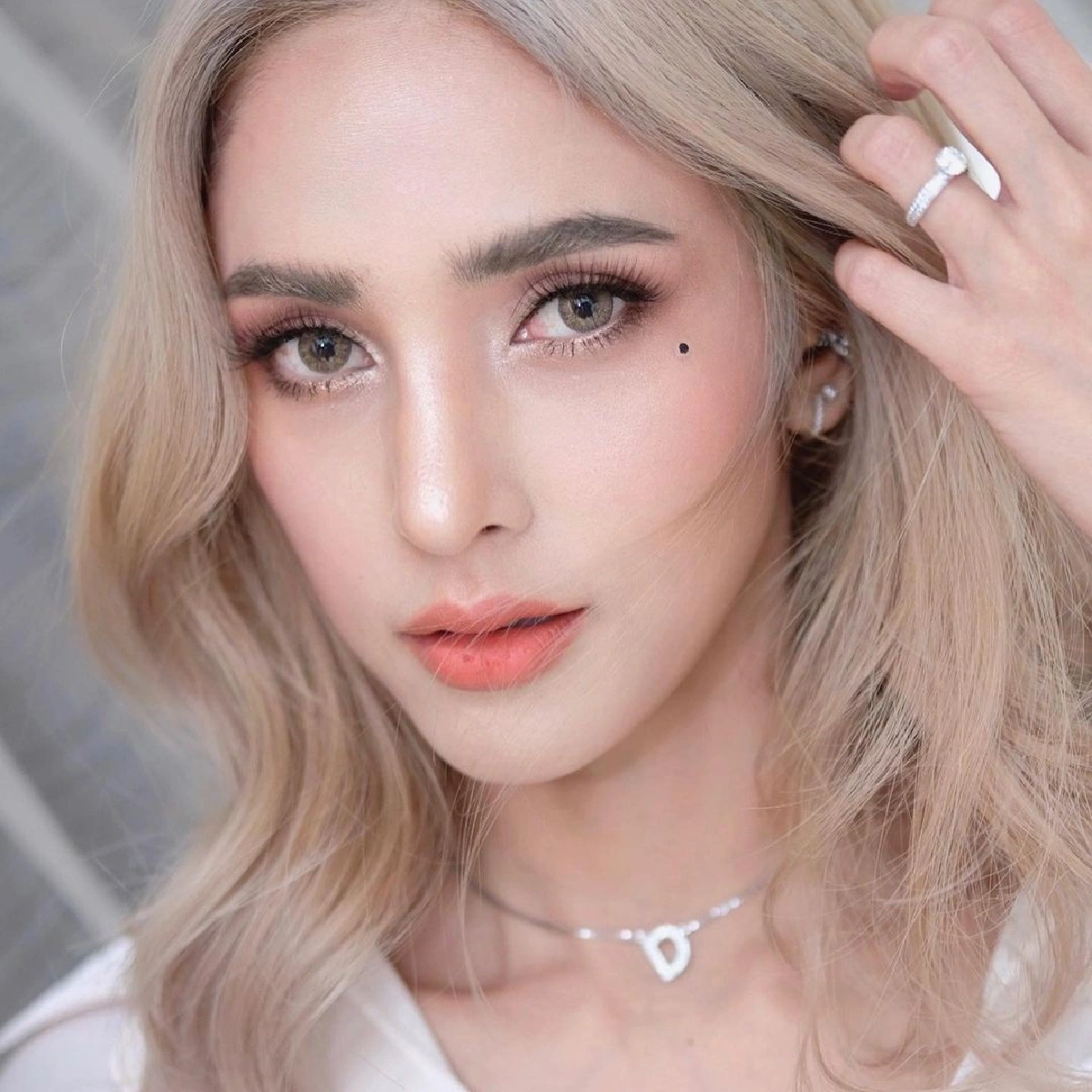 คุณแม่สุดปัง! อุ้ม ลักขณา อวดลุคใหม่สายฝอ สวยแซ่บขึ้นเป็นกอง