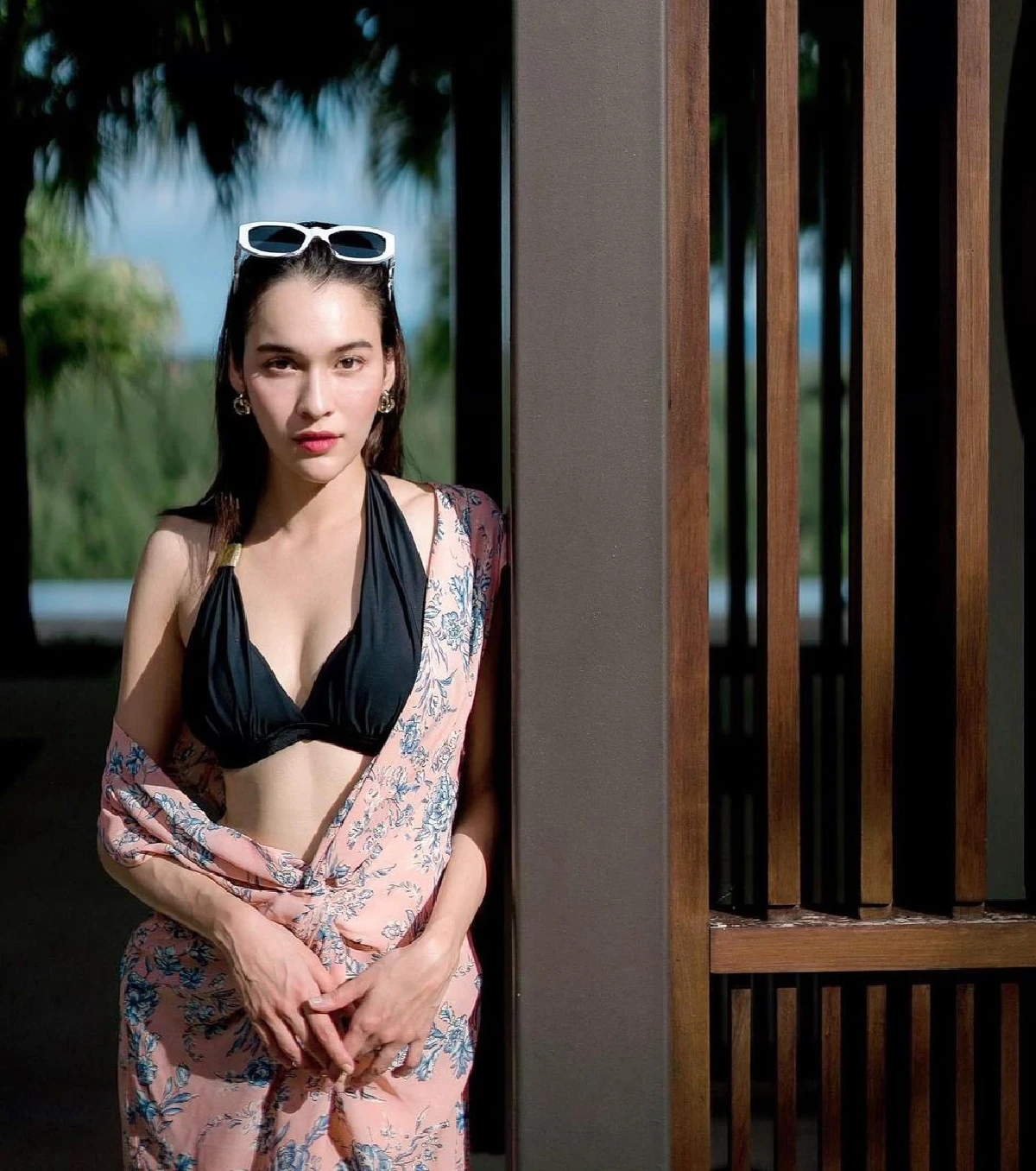 หยาดทิพย์ สวยออร่าแรง! ในชุดเจ้าสาวแหวกสูงโชว์เรียวขาเซ็กซี่