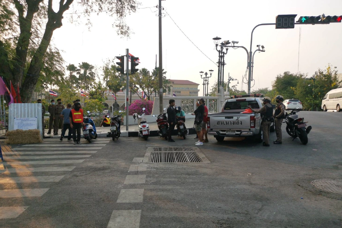 "ม็อบทะลุฟ้า"ดึงนักวิชาการ-นักเคลื่อนไหวชั้นนำร่วมเสวนาหน้าทำเนียบฯ