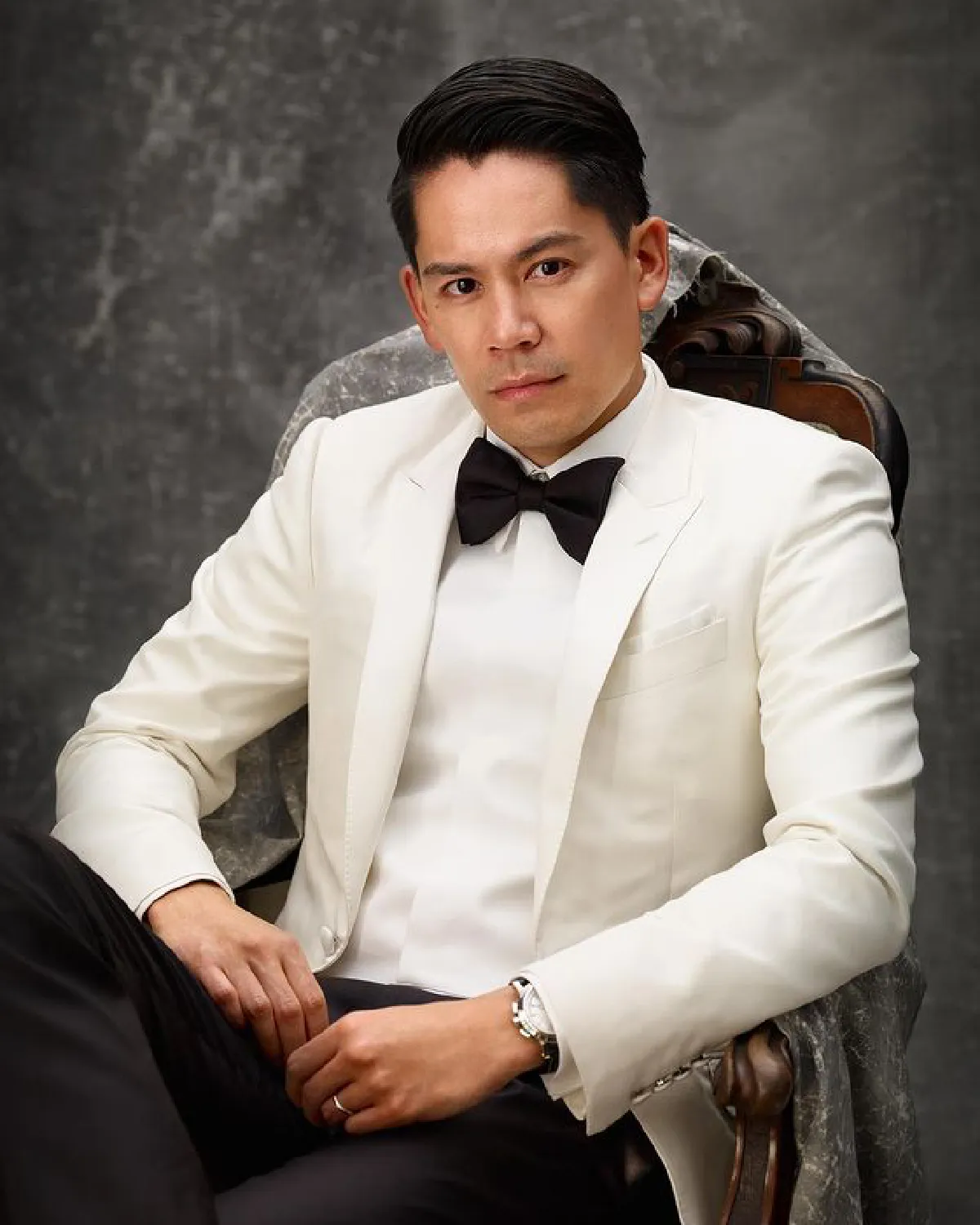 "ศรีริต้า" ควงสามี "กรณ์ ณรงค์เดช" ถ่ายรูปครอบครัวก่อนคลอด สวยหรูผู้ดีสุด! 