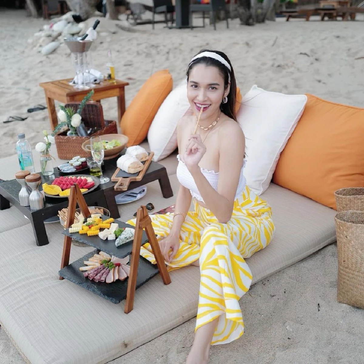 หยาดทิพย์ สวยออร่าแรง! ในชุดเจ้าสาวแหวกสูงโชว์เรียวขาเซ็กซี่