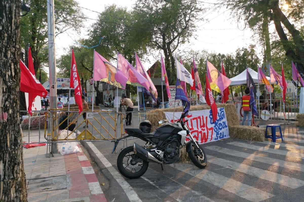 "ม็อบทะลุฟ้า"ดึงนักวิชาการ-นักเคลื่อนไหวชั้นนำร่วมเสวนาหน้าทำเนียบฯ