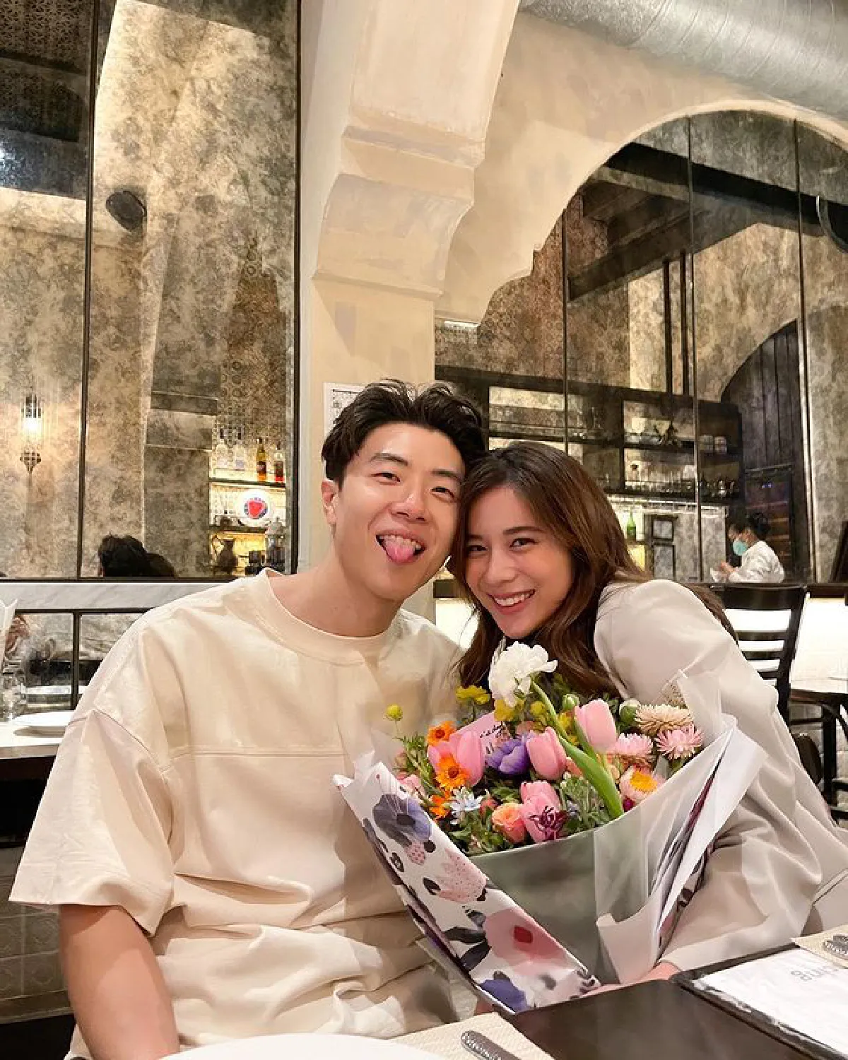 เก้า สุภัสสรา นุ่งวันพีซนั่งโพสท่าอวดเรียวขาวเซ็กซี่เบาๆ 