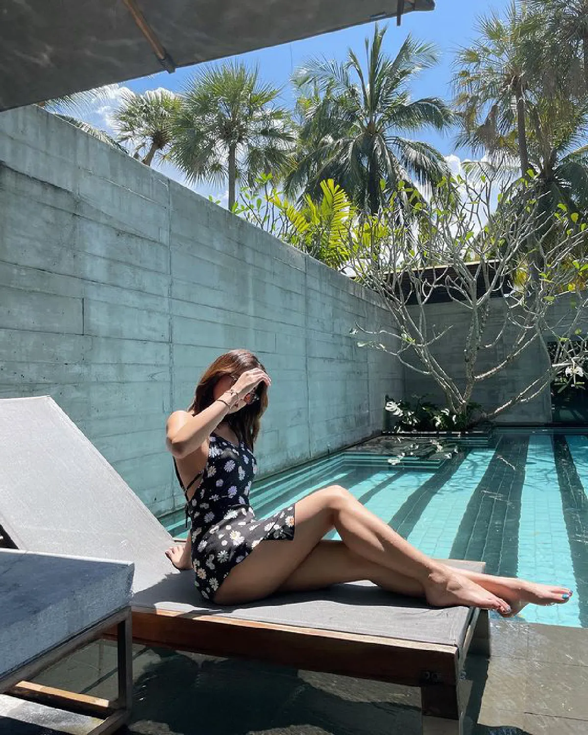 เก้า สุภัสสรา นุ่งวันพีซนั่งโพสท่าอวดเรียวขาวเซ็กซี่เบาๆ 