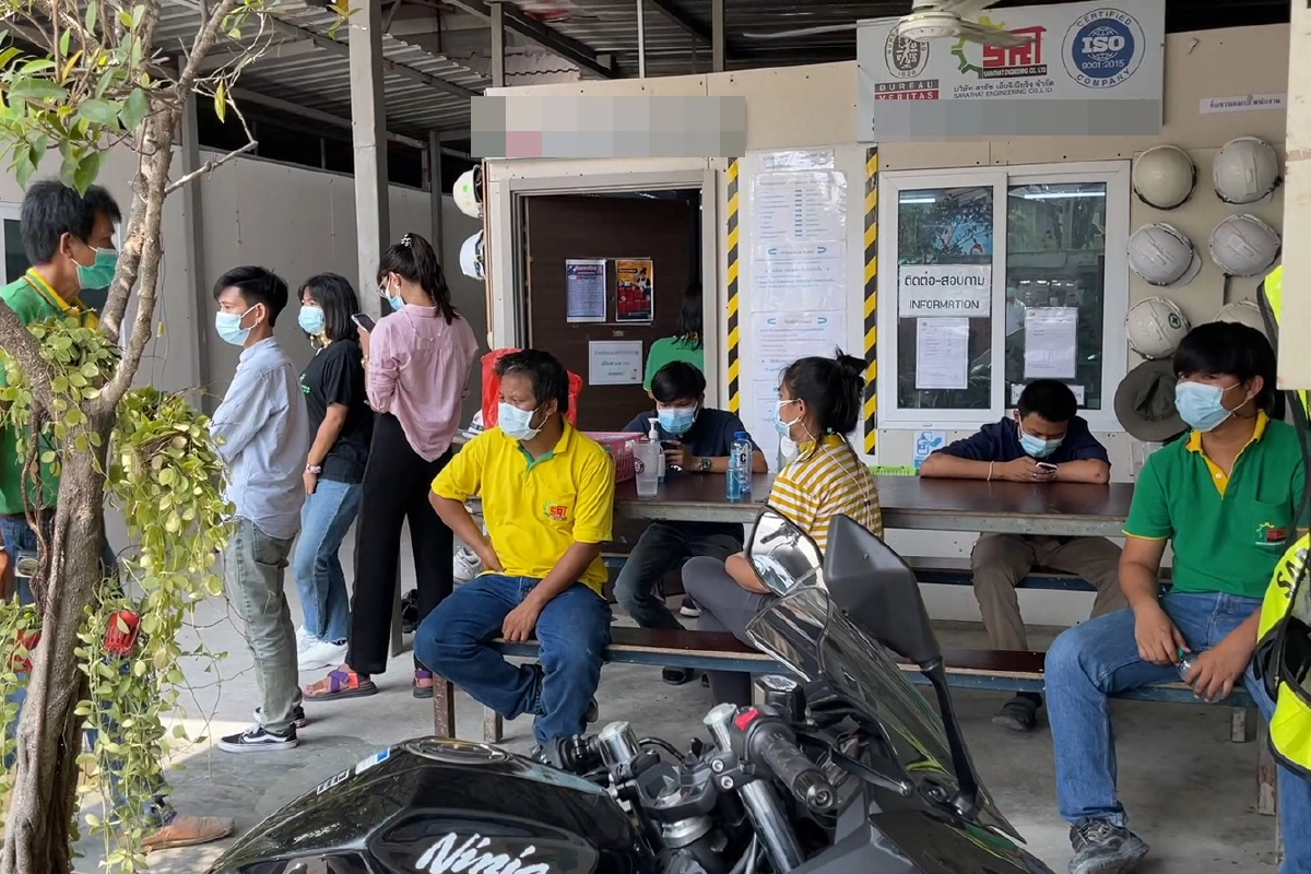 สมุทรปราการปิดแคมป์คนงานก่อสร้างพบติดเชื้อโควิดวันเดียว15ราย