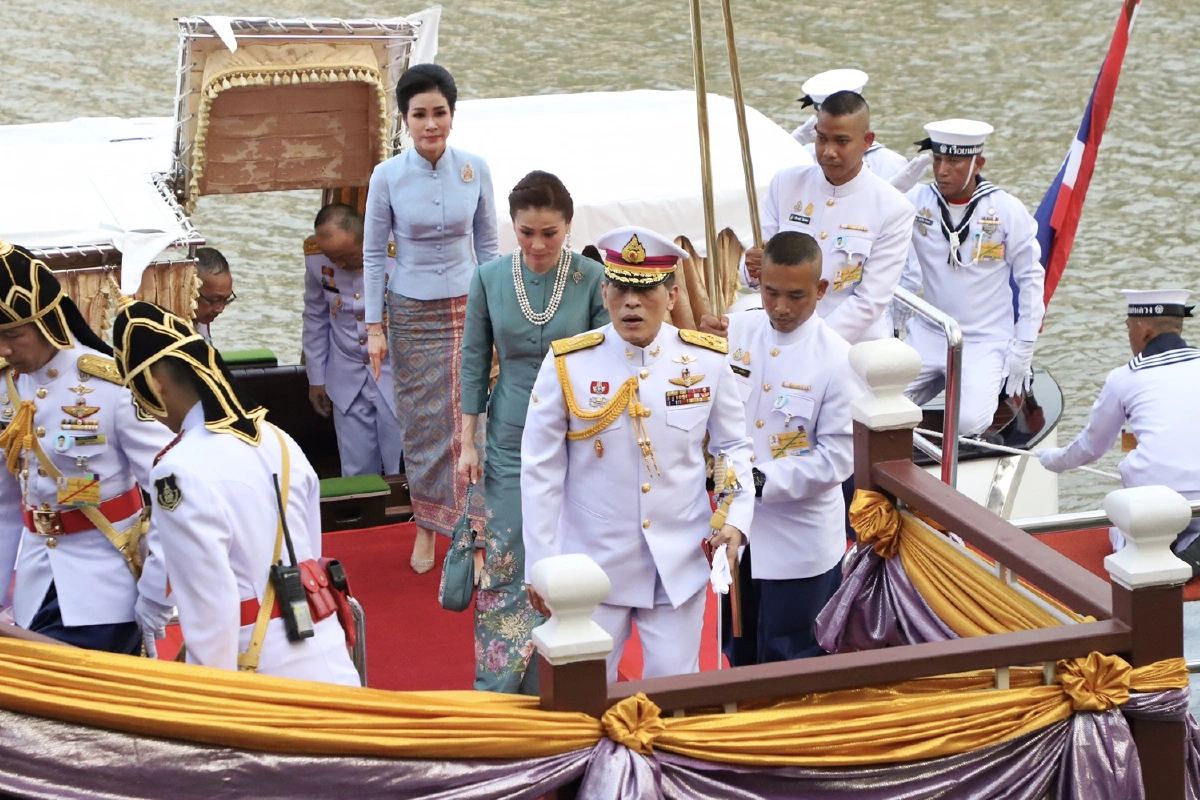 ในหลวง พระราชินีเสด็จอยุธยา ทรงเปิดวิทยาลัยภิกษุสามเณร