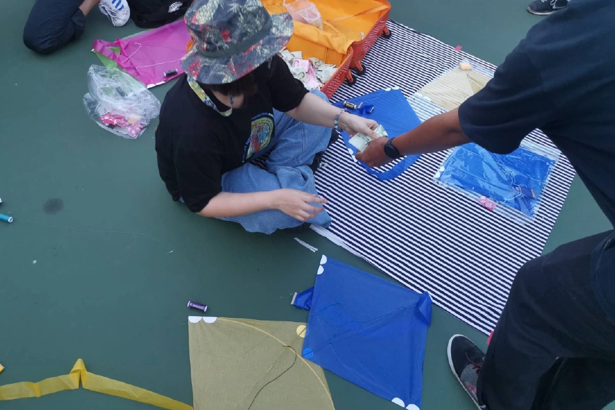 ผู้ชุมนุมเล่นว่าว!เพนท์หน้า11แกนนำราษฎรท้องฟ้าสนามหลวง