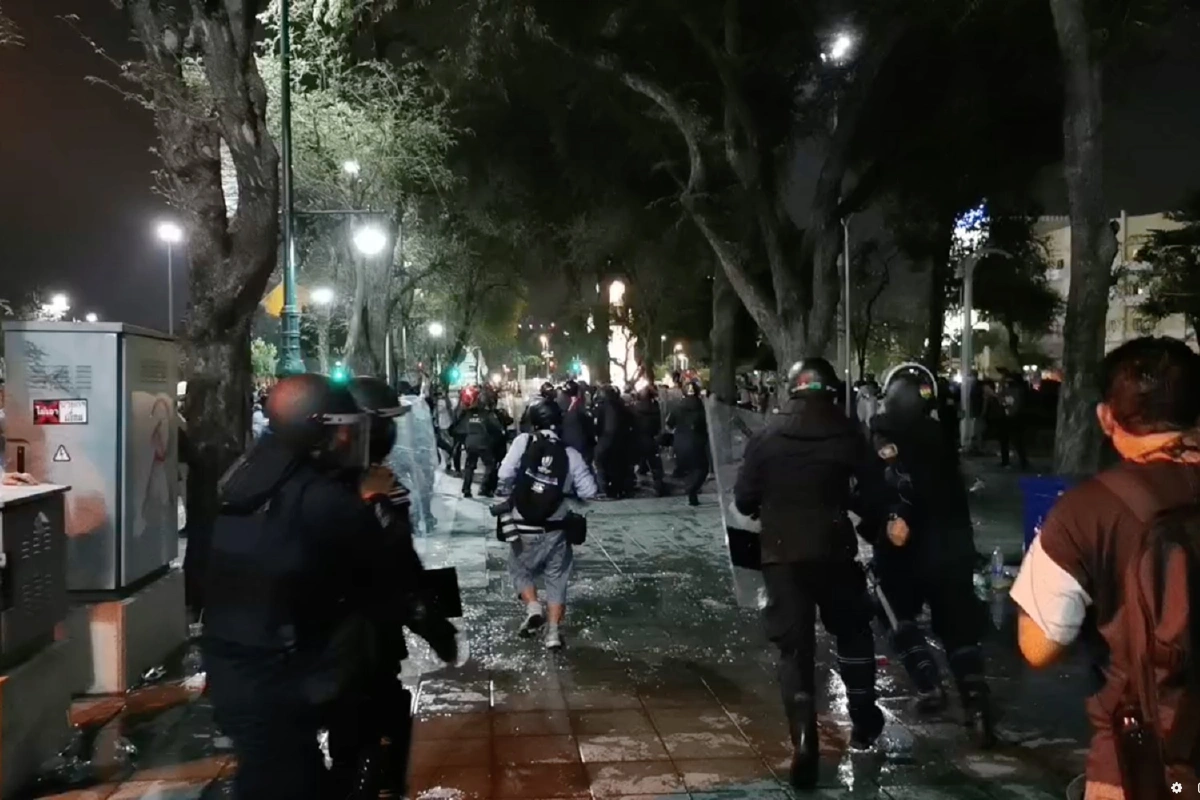 กลุ่ม REDEM ยุติชุมนุม! ตำรวจเข้าคุมพื้นที่สนามหลวง