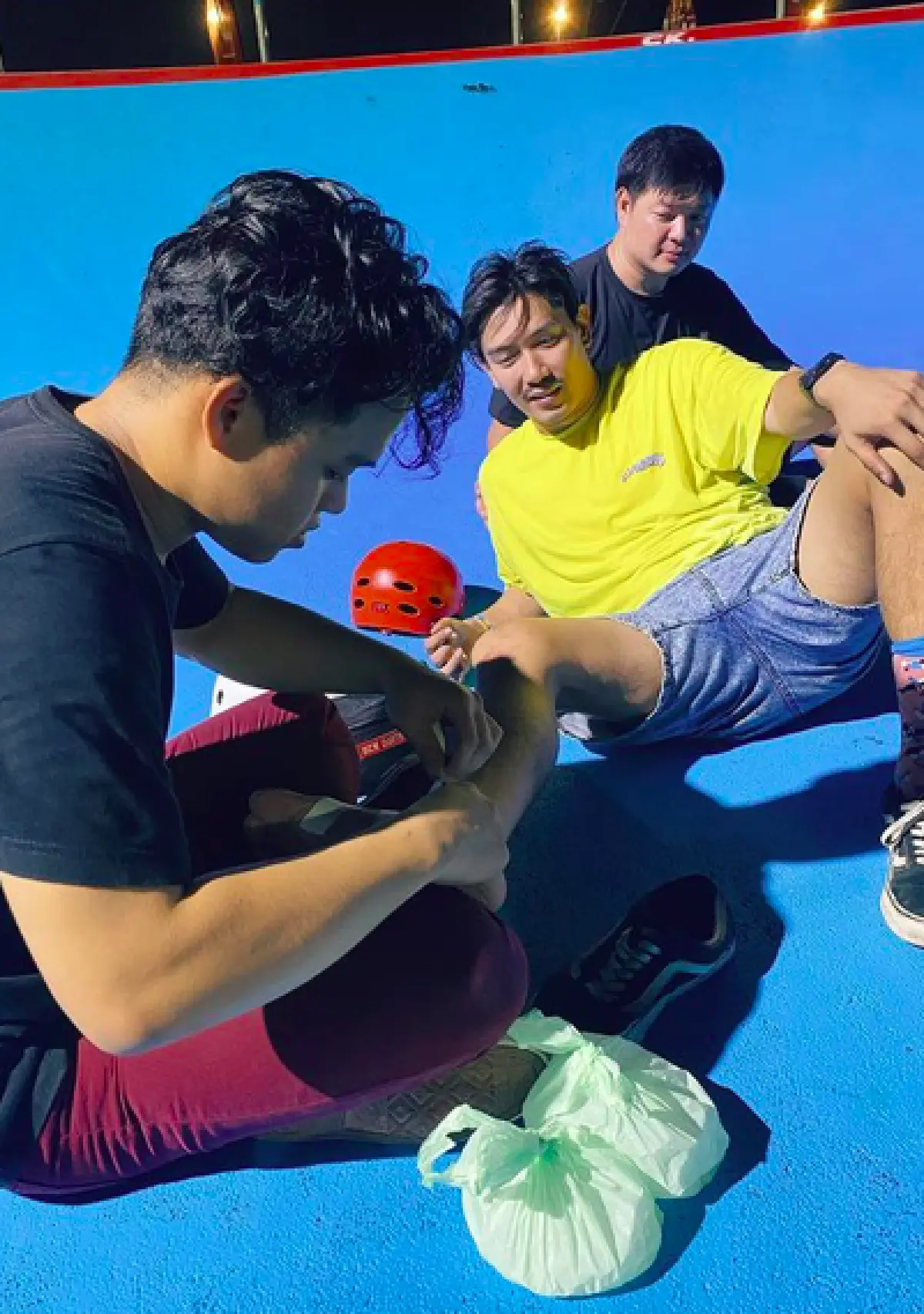 "เป๊ก เปรมณัช" ไถบอร์ดจนได้รับบาดเจ็บ ถูกส่งตัวเข้าห้องฉุกเฉิน! 