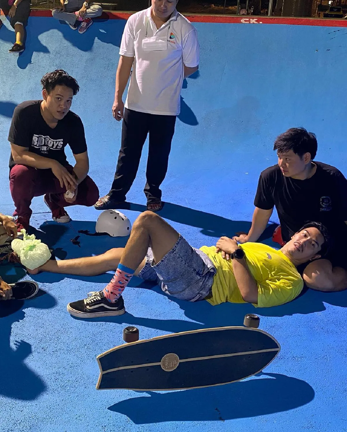 "เป๊ก เปรมณัช" ไถบอร์ดจนได้รับบาดเจ็บ ถูกส่งตัวเข้าห้องฉุกเฉิน! 