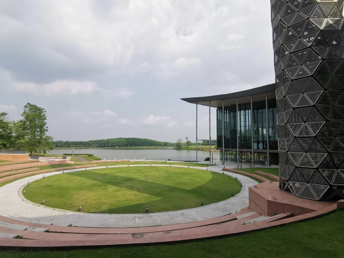 ที่ปรึกษารองนายกฯ คณะบีโอไอและไมโครซอฟท์ เยี่ยมชมวังจันทร์วัลเลย์