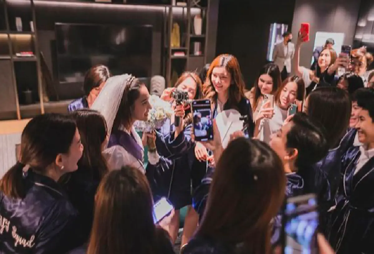 "หยาด" น้ำตาไหล เพื่อนๆ จัดเซอร์ไพรส์ ทำปาร์ตี้สละโสดให้อย่างอบอุ่น