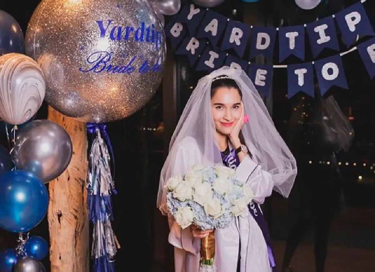 "หยาด" น้ำตาไหล เพื่อนๆ จัดเซอร์ไพรส์ ทำปาร์ตี้สละโสดให้อย่างอบอุ่น